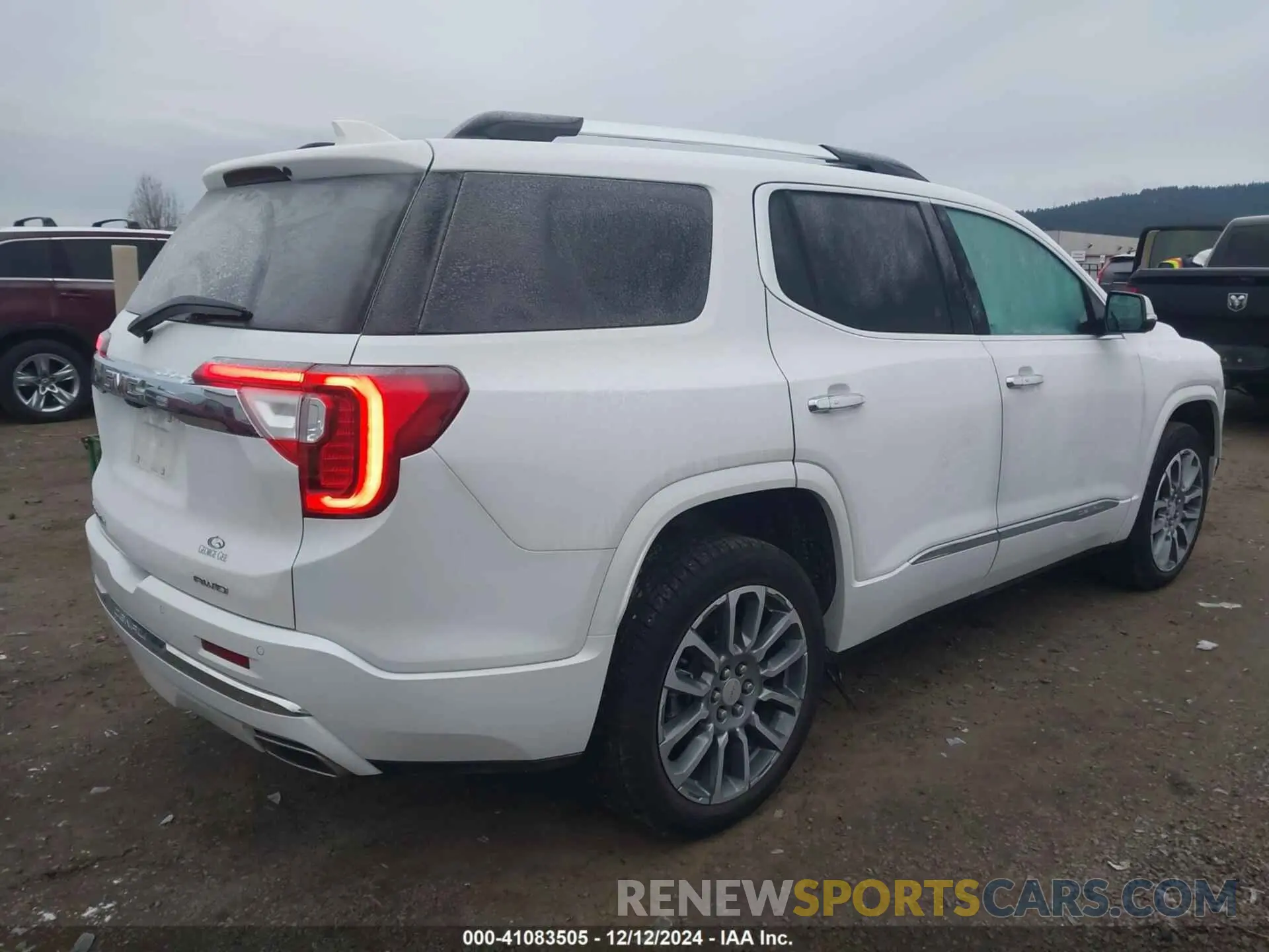 4 Фотография поврежденного автомобиля 1GKKNXLS8PZ246062 GMC ACADIA 2023