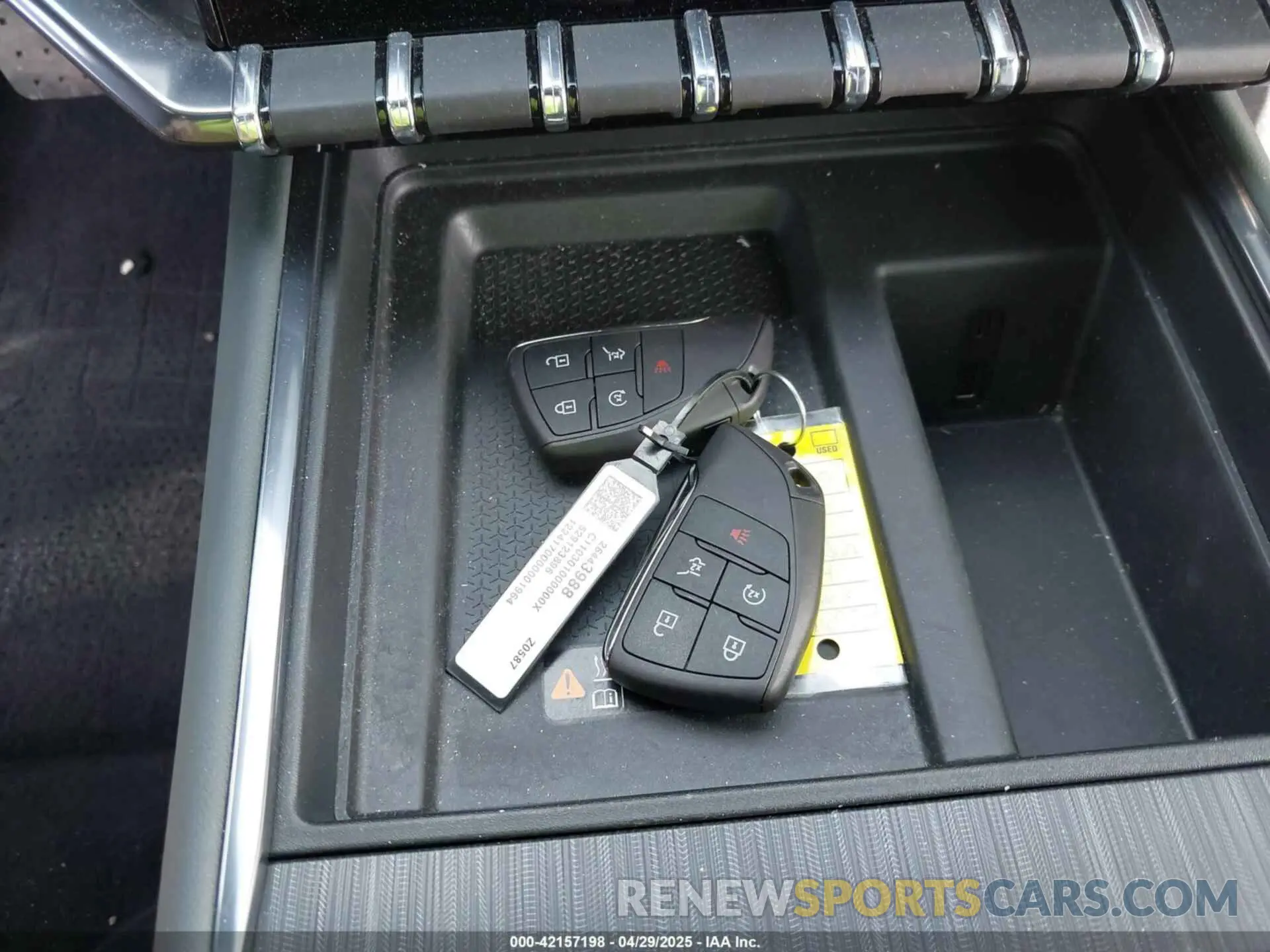 11 Photograph of a damaged car 1GKENPKSXRJ216934 GMC ACADIA 2024