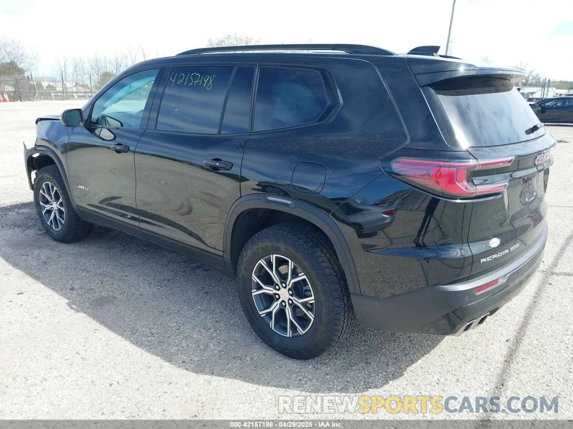 3 Photograph of a damaged car 1GKENPKSXRJ216934 GMC ACADIA 2024