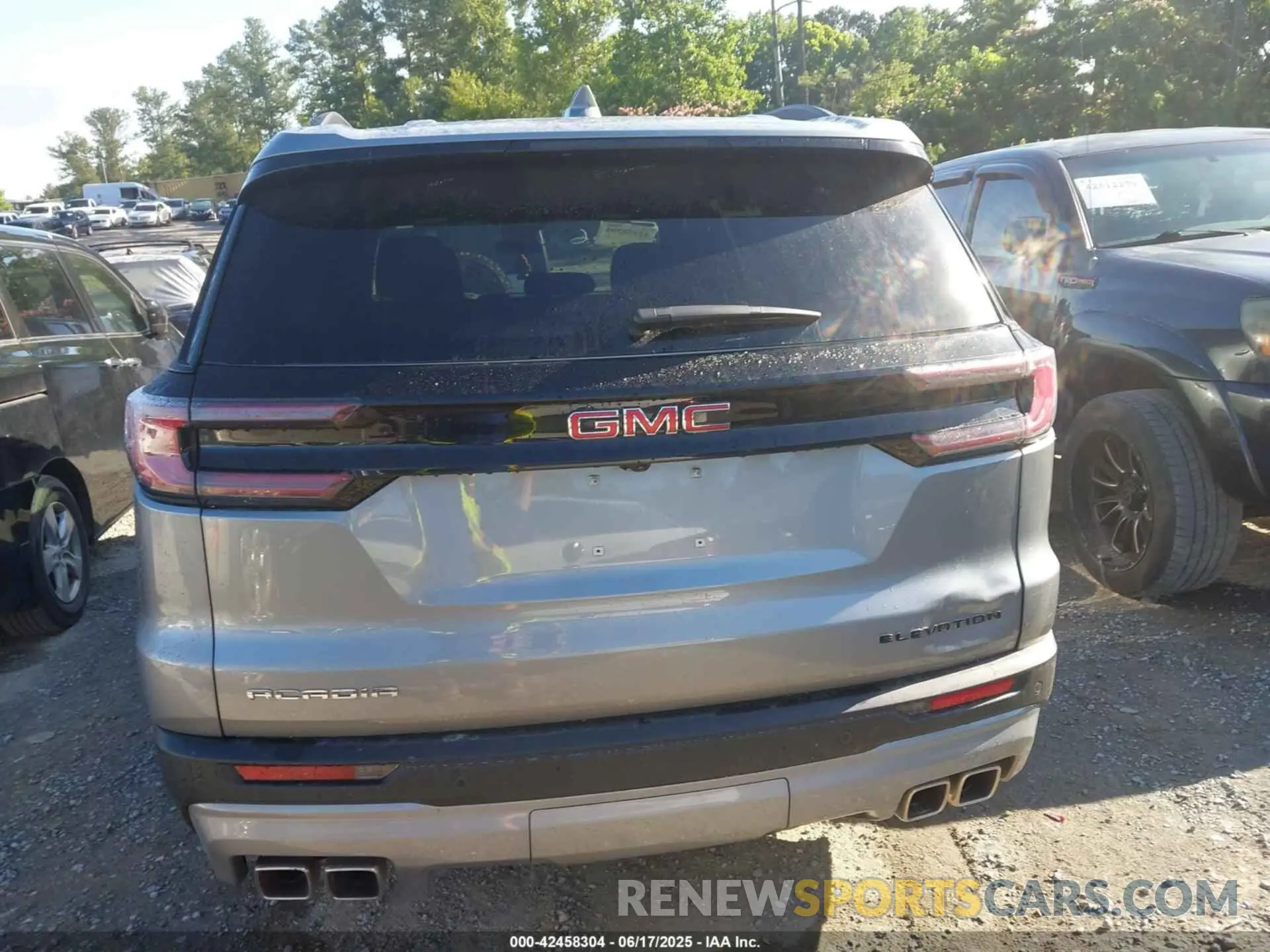 15 Photograph of a damaged car 1GKENKRS0SJ155866 GMC ACADIA 2025