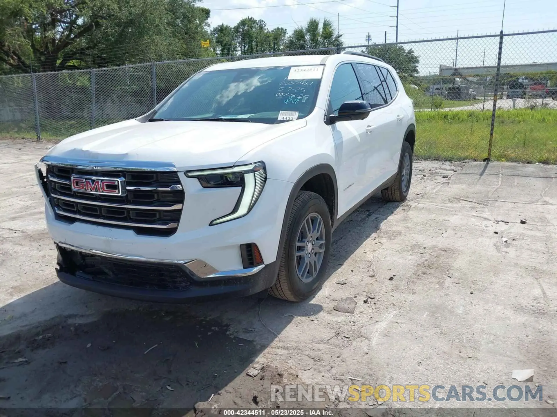 2 Photograph of a damaged car 1GKENKRS2SJ161183 GMC ACADIA 2025