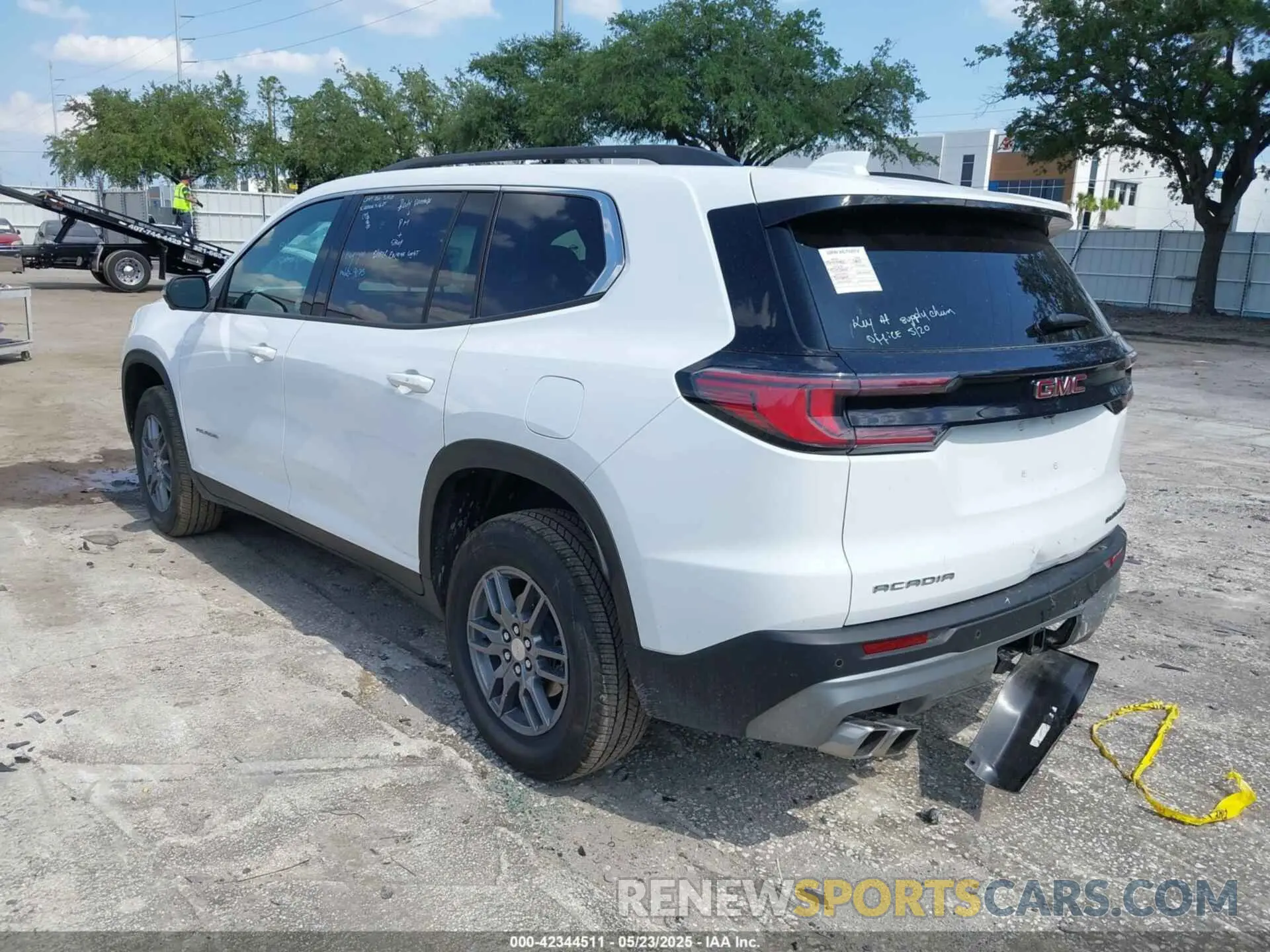 3 Photograph of a damaged car 1GKENKRS2SJ161183 GMC ACADIA 2025