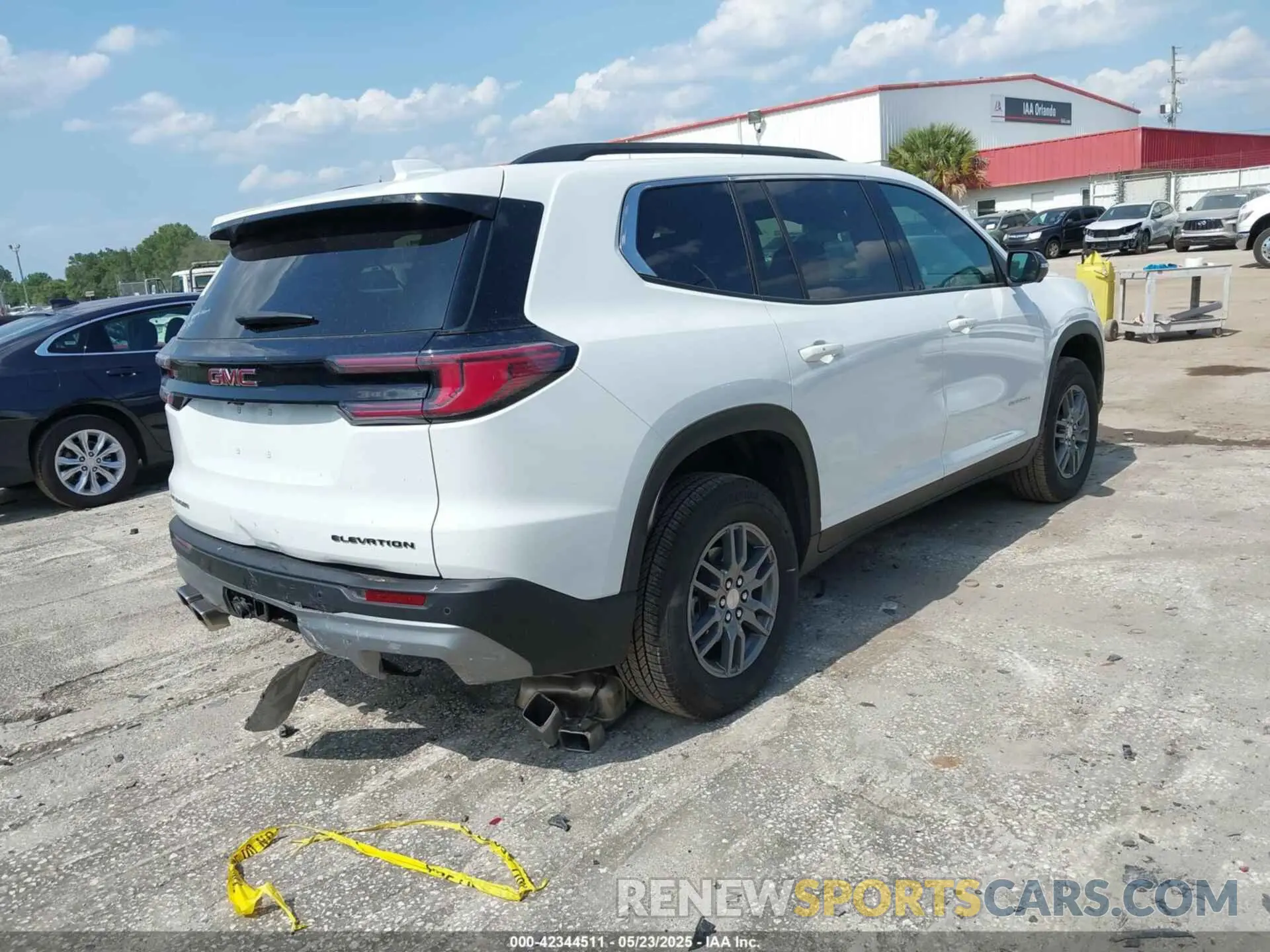 4 Photograph of a damaged car 1GKENKRS2SJ161183 GMC ACADIA 2025
