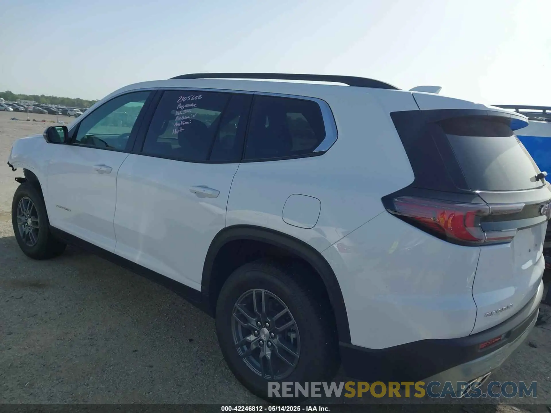 3 Photograph of a damaged car 1GKENKRS3SJ117886 GMC ACADIA 2025