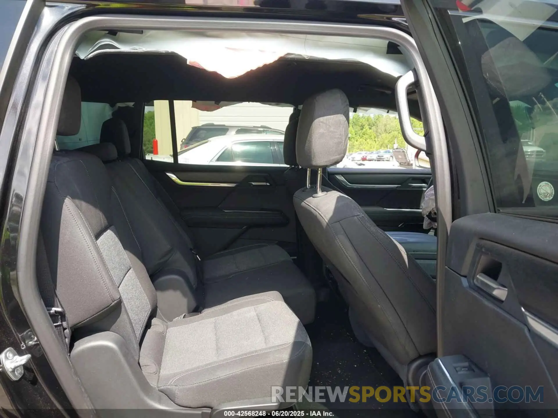 8 Photograph of a damaged car 1GKENKRS4SJ155580 GMC ACADIA 2025