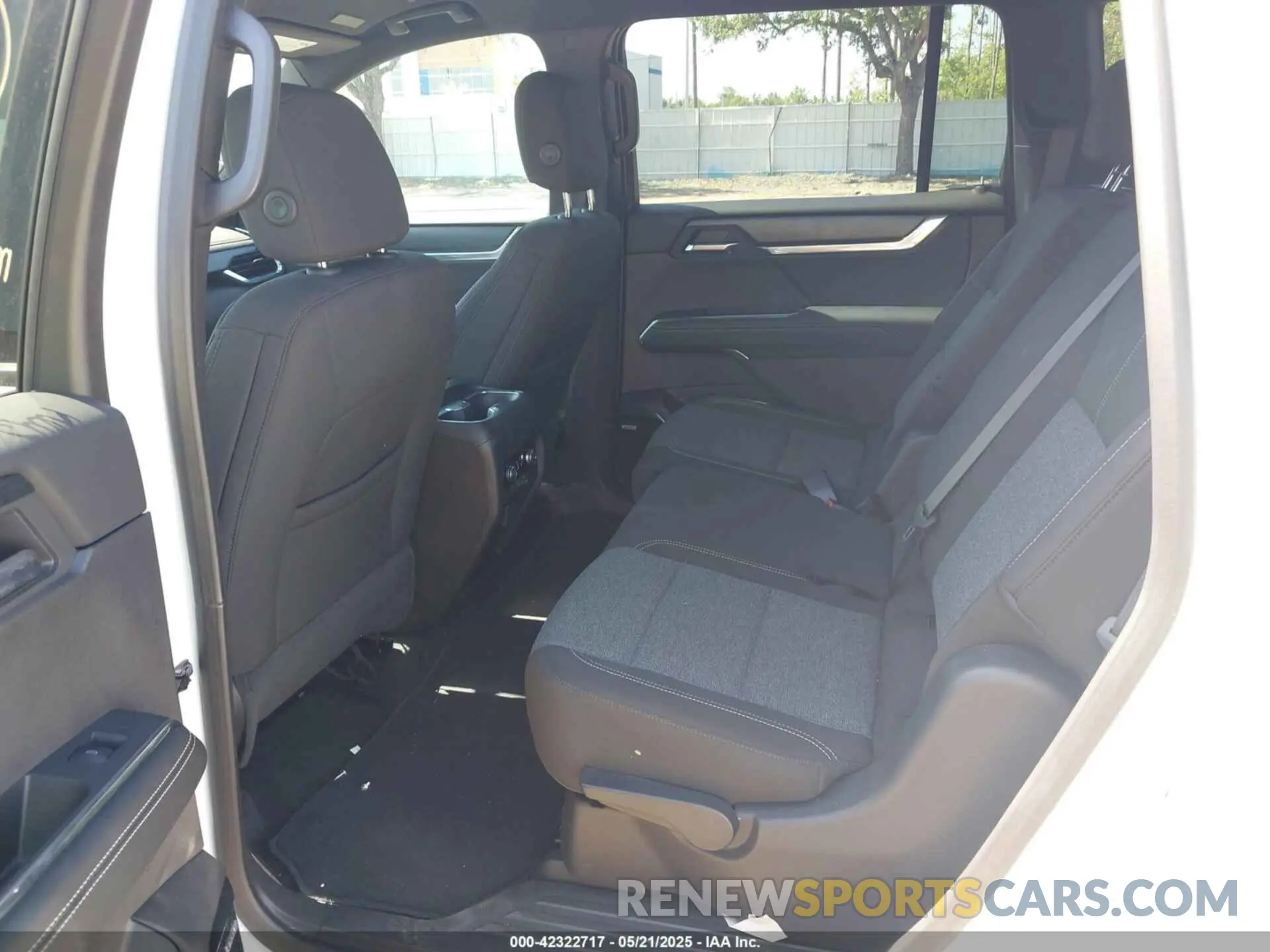 8 Фотография поврежденного автомобиля 1GKENKRS5SJ155605 GMC ACADIA 2025