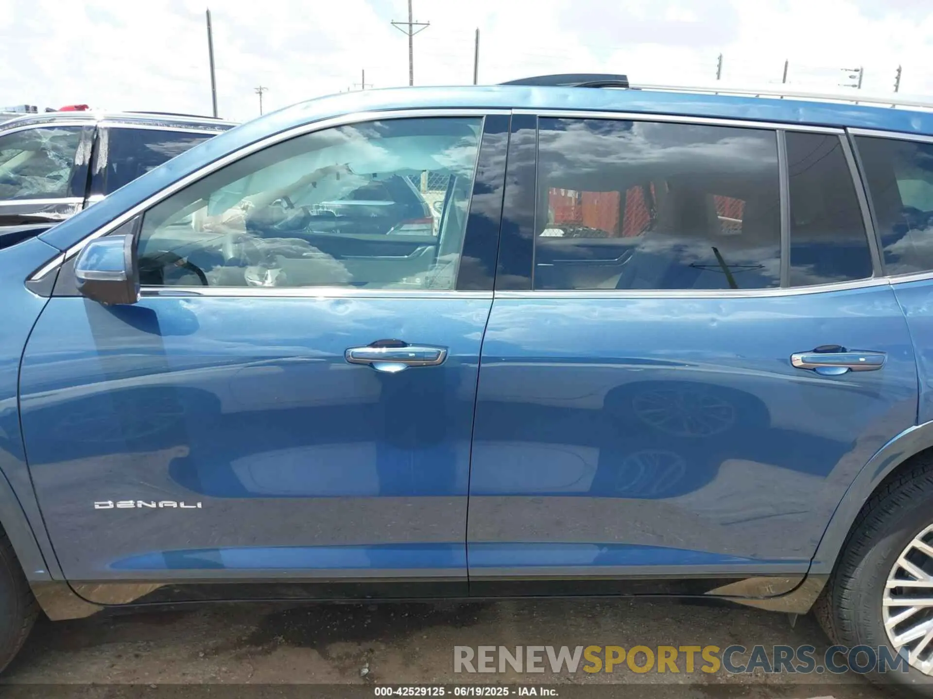 15 Фотография поврежденного автомобиля 1GKENLRS0SJ174309 GMC ACADIA 2025