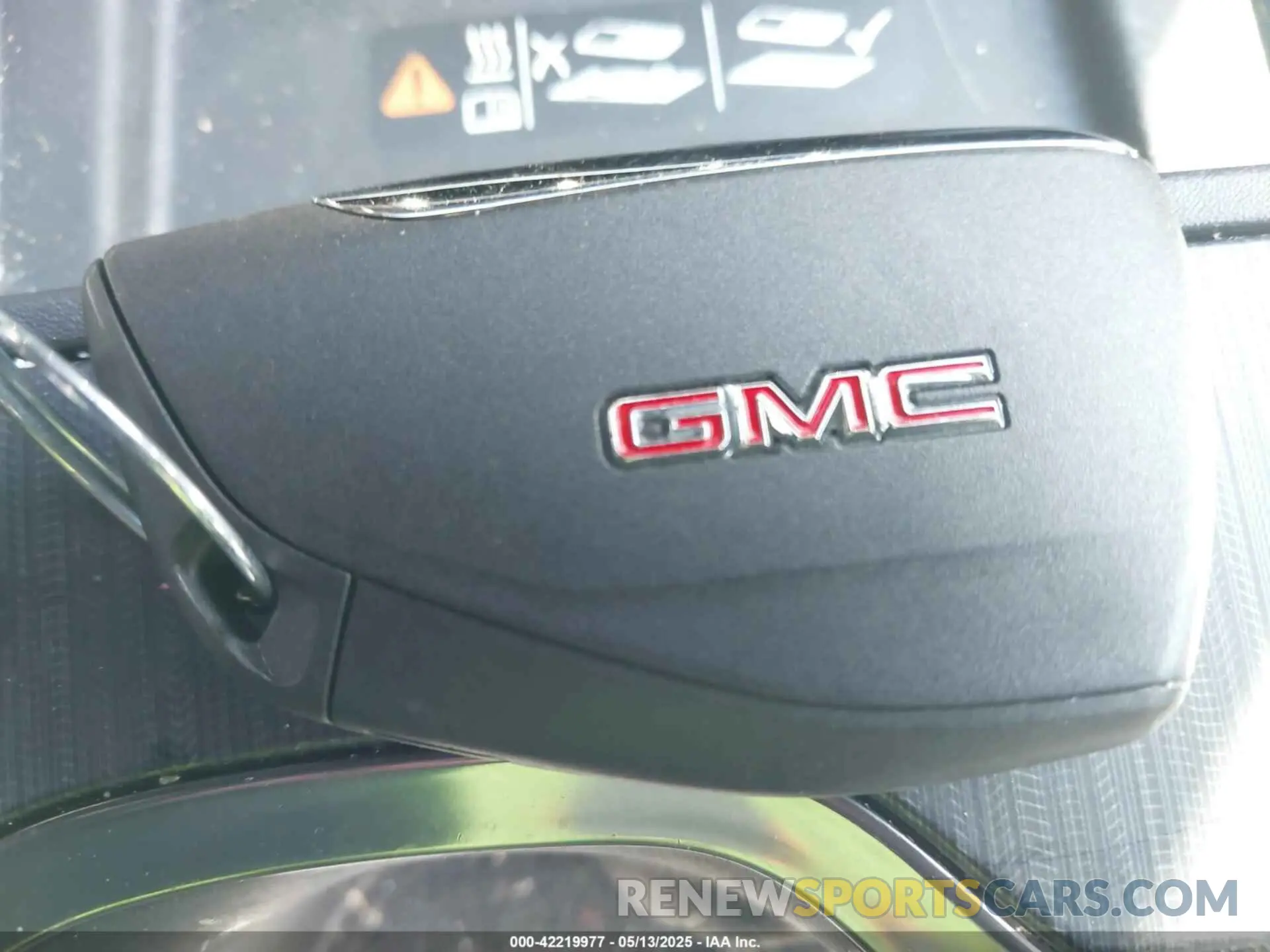 11 Photograph of a damaged car 1GKENPRS1SJ114921 GMC ACADIA 2025
