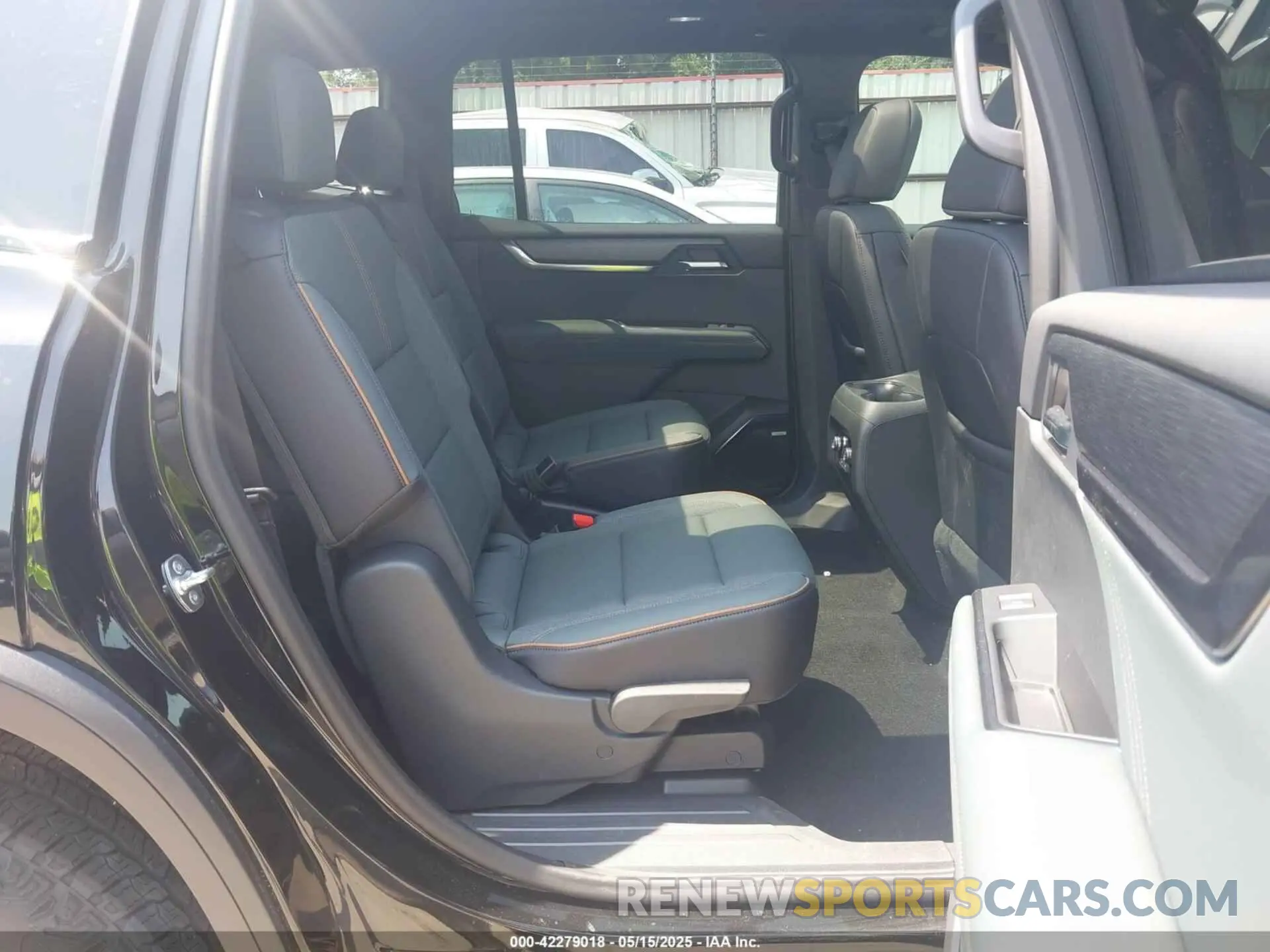 8 Фотография поврежденного автомобиля 1GKENPRS7SJ232231 GMC ACADIA 2025