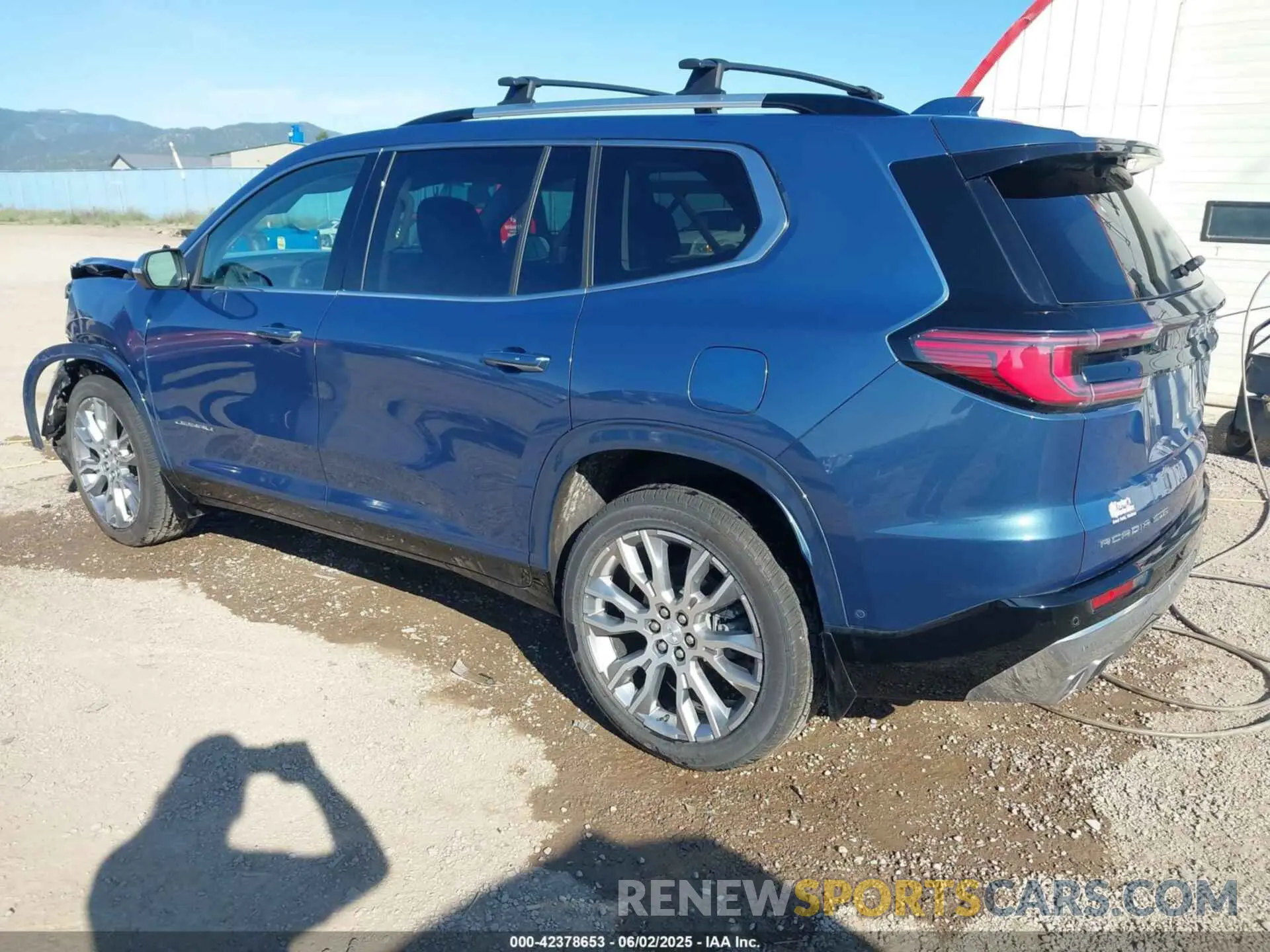 3 Photograph of a damaged car 1GKENRRS8SJ136829 GMC ACADIA 2025