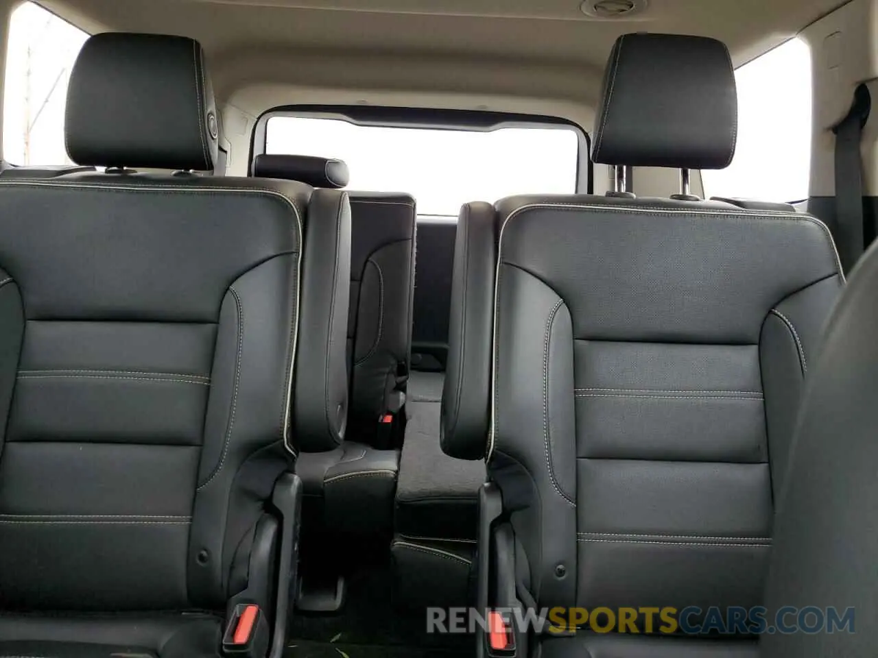 10 Photograph of a damaged car 1GKKNXLS3KZ175894 GMC ACADIA DEN 2019