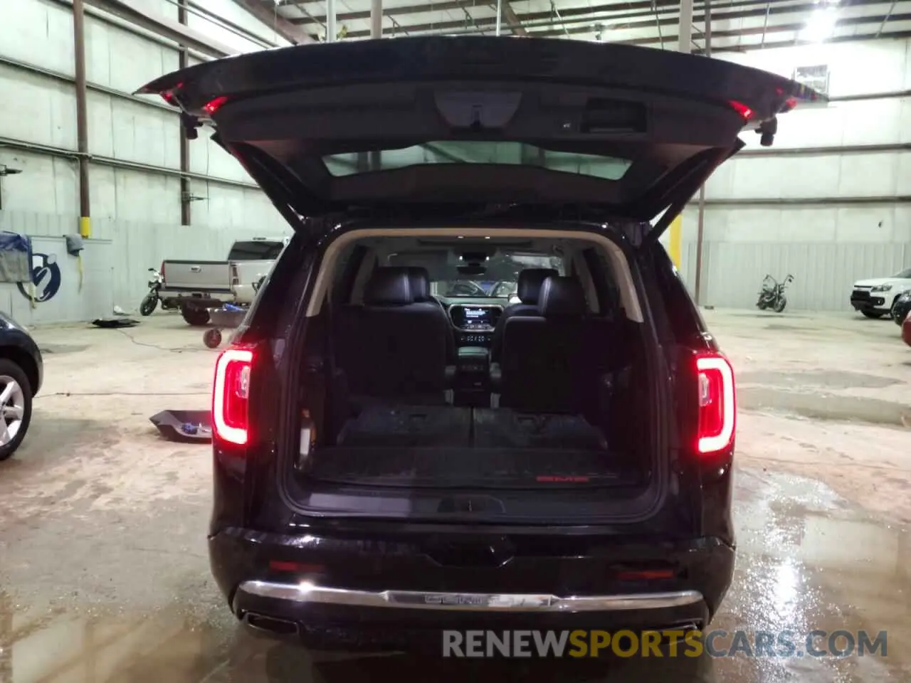 6 Photograph of a damaged car 1GKKNXLS2NZ176040 GMC ACADIA DEN 2022