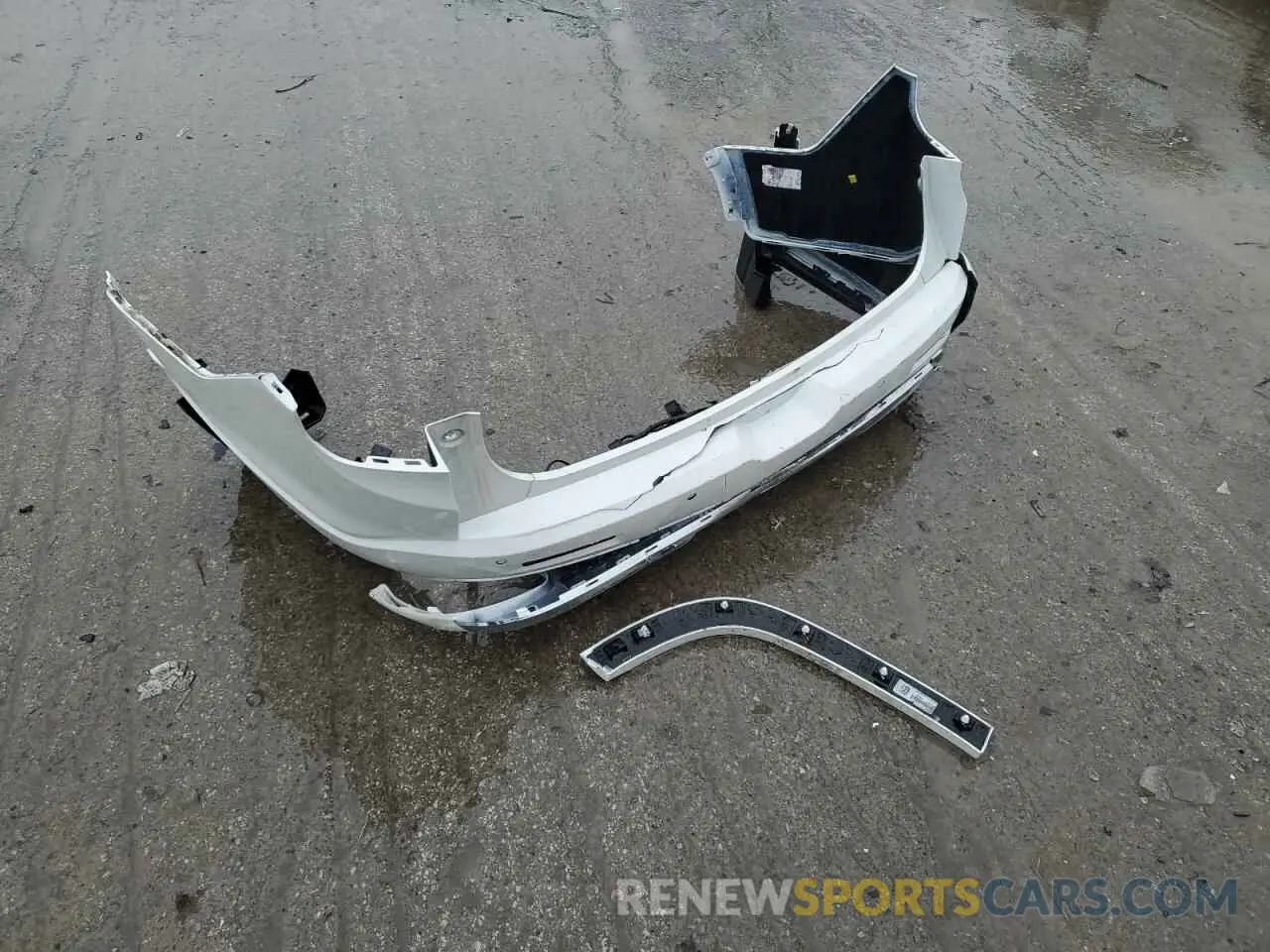 13 Photograph of a damaged car 1GKKNXLS8NZ176740 GMC ACADIA DEN 2022