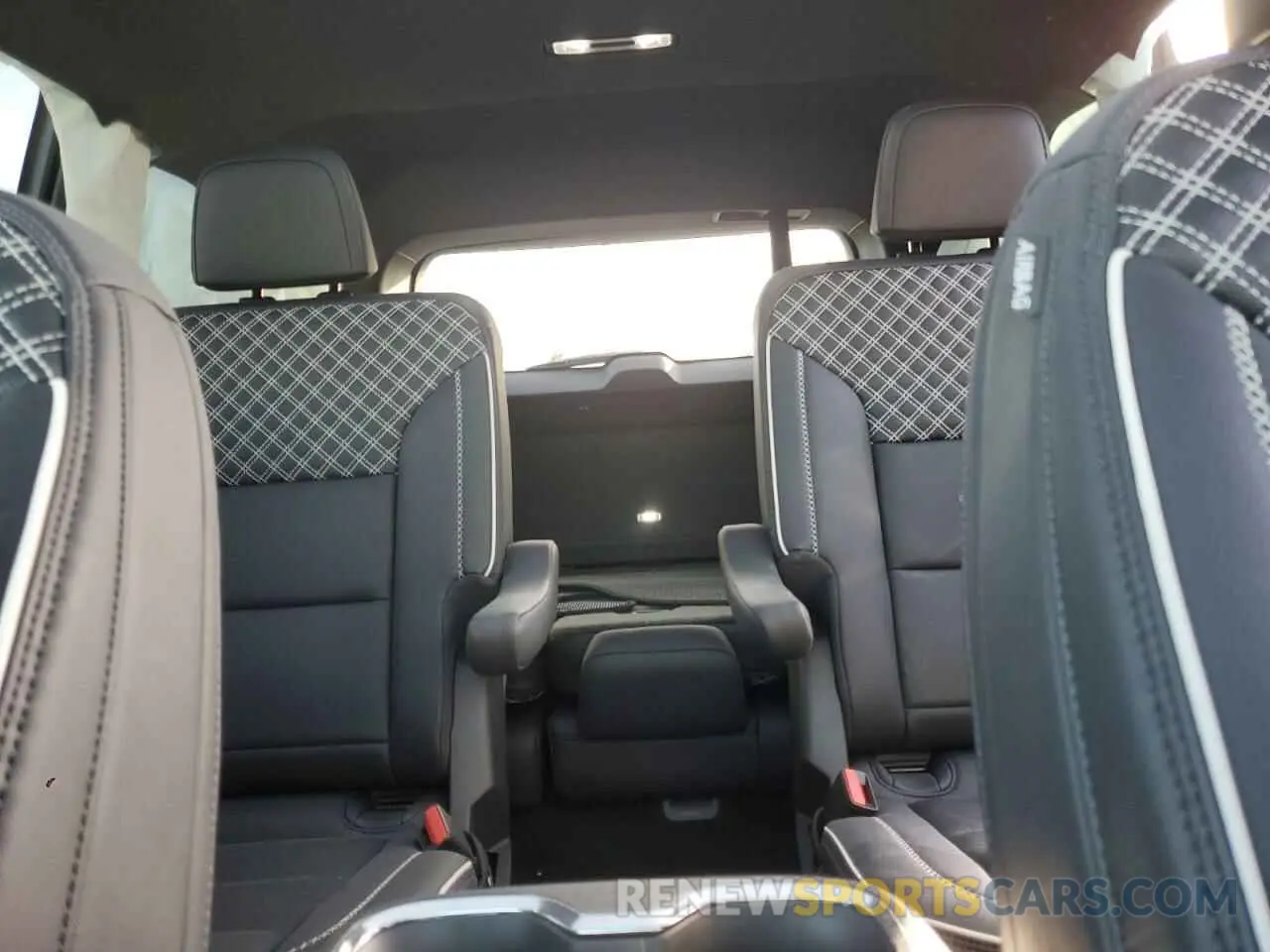 10 Photograph of a damaged car 1GKENRKS0RJ153029 GMC ACADIA DEN 2024