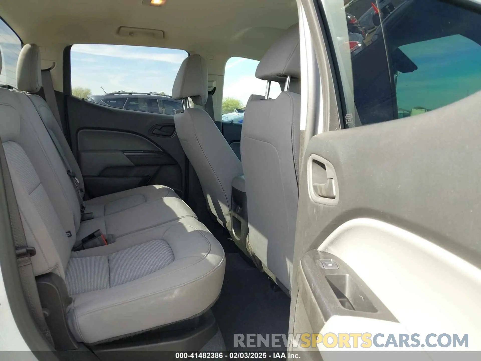 8 Photograph of a damaged car 1GTG5BEN8K1334502 GMC CANYON 2019