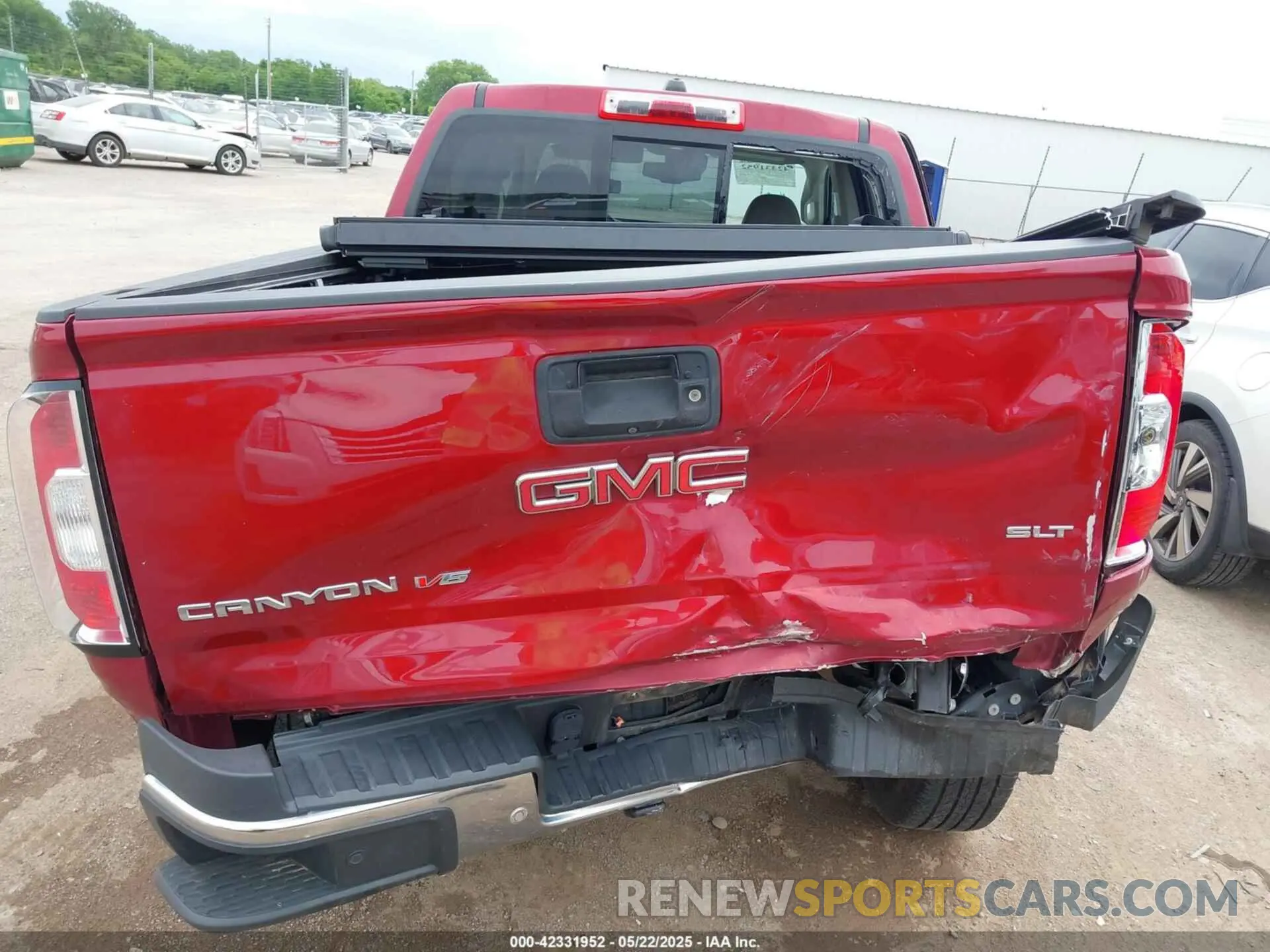16 Photograph of a damaged car 1GTG5DEN2K1262921 GMC CANYON 2019