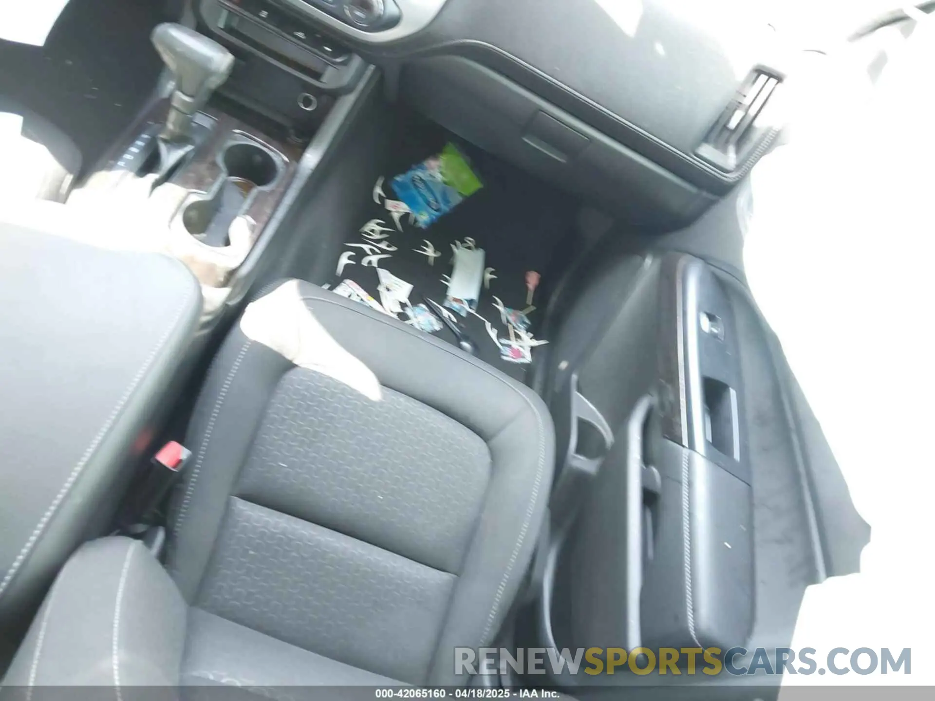 5 Photograph of a damaged car 1GTG6CEN0K1353094 GMC CANYON 2019