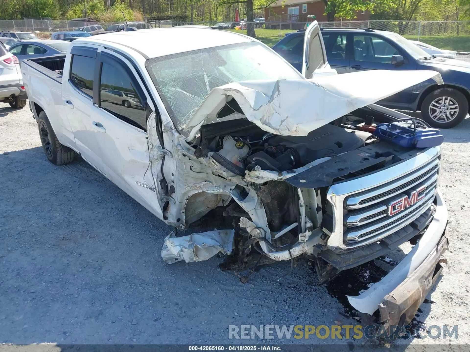 6 Photograph of a damaged car 1GTG6CEN0K1353094 GMC CANYON 2019
