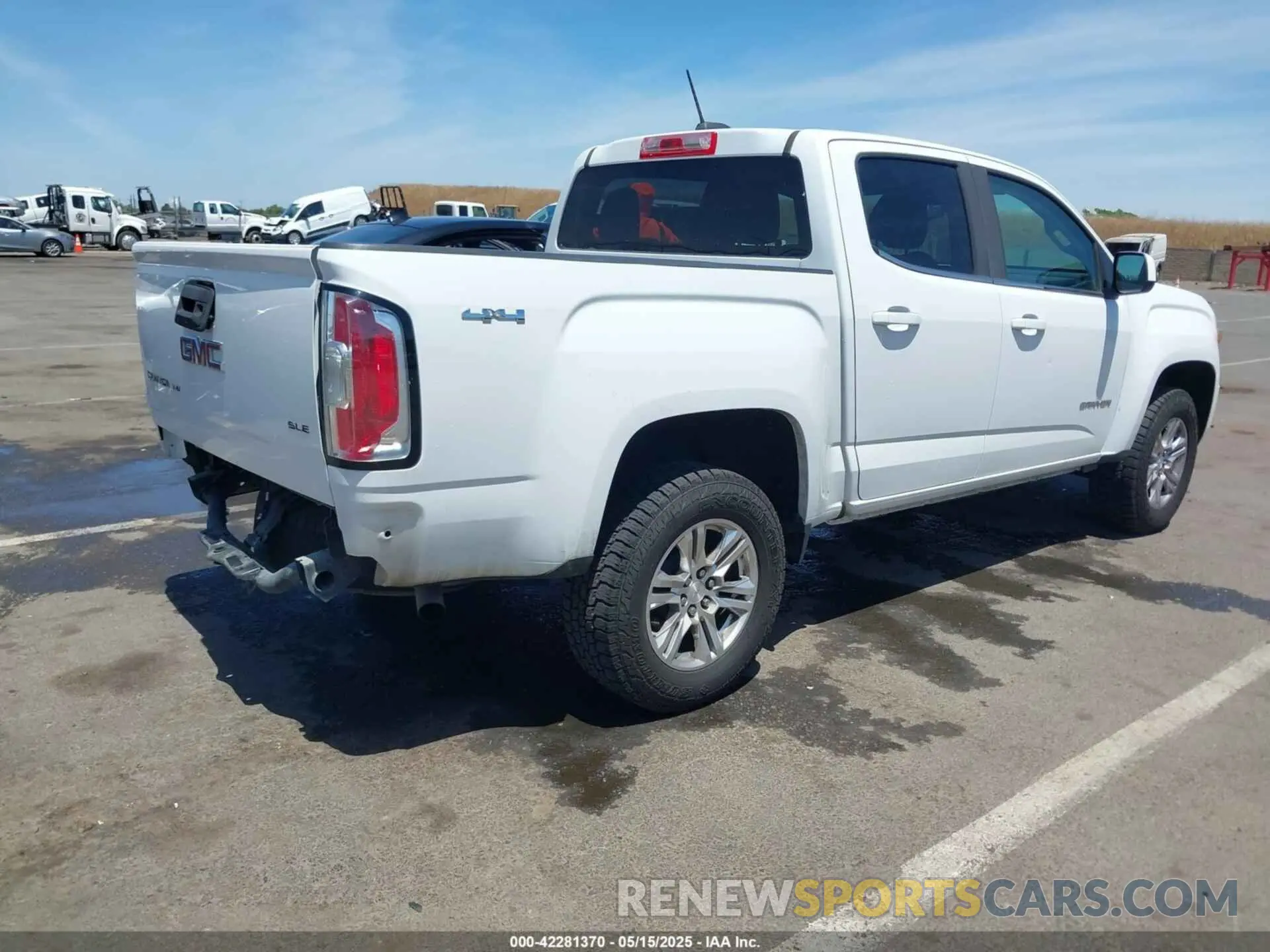 4 Photograph of a damaged car 1GTG6CEN9K1301897 GMC CANYON 2019