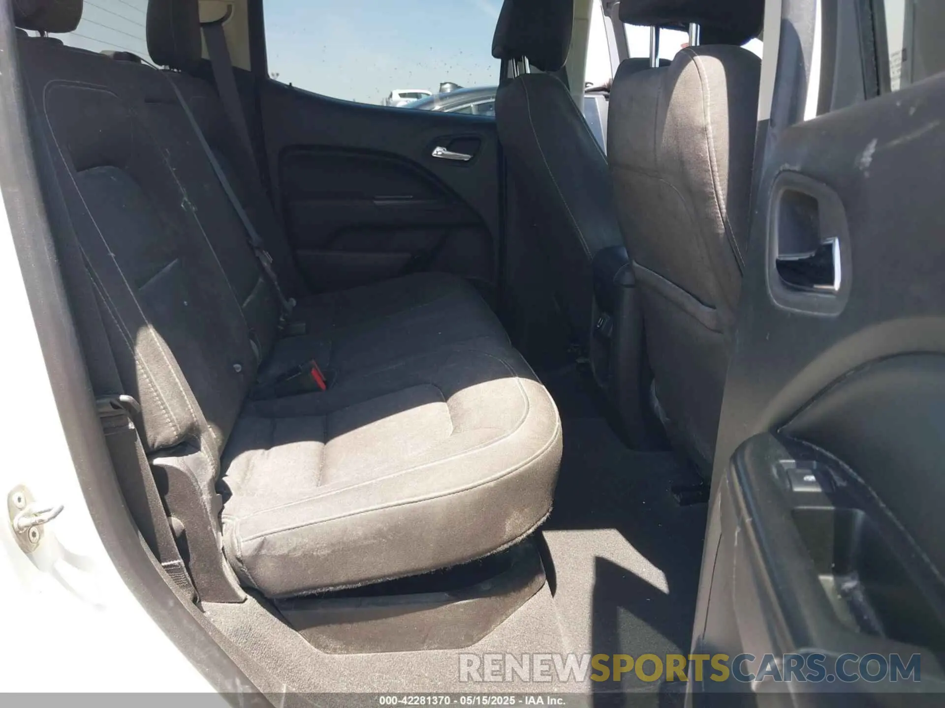 8 Photograph of a damaged car 1GTG6CEN9K1301897 GMC CANYON 2019