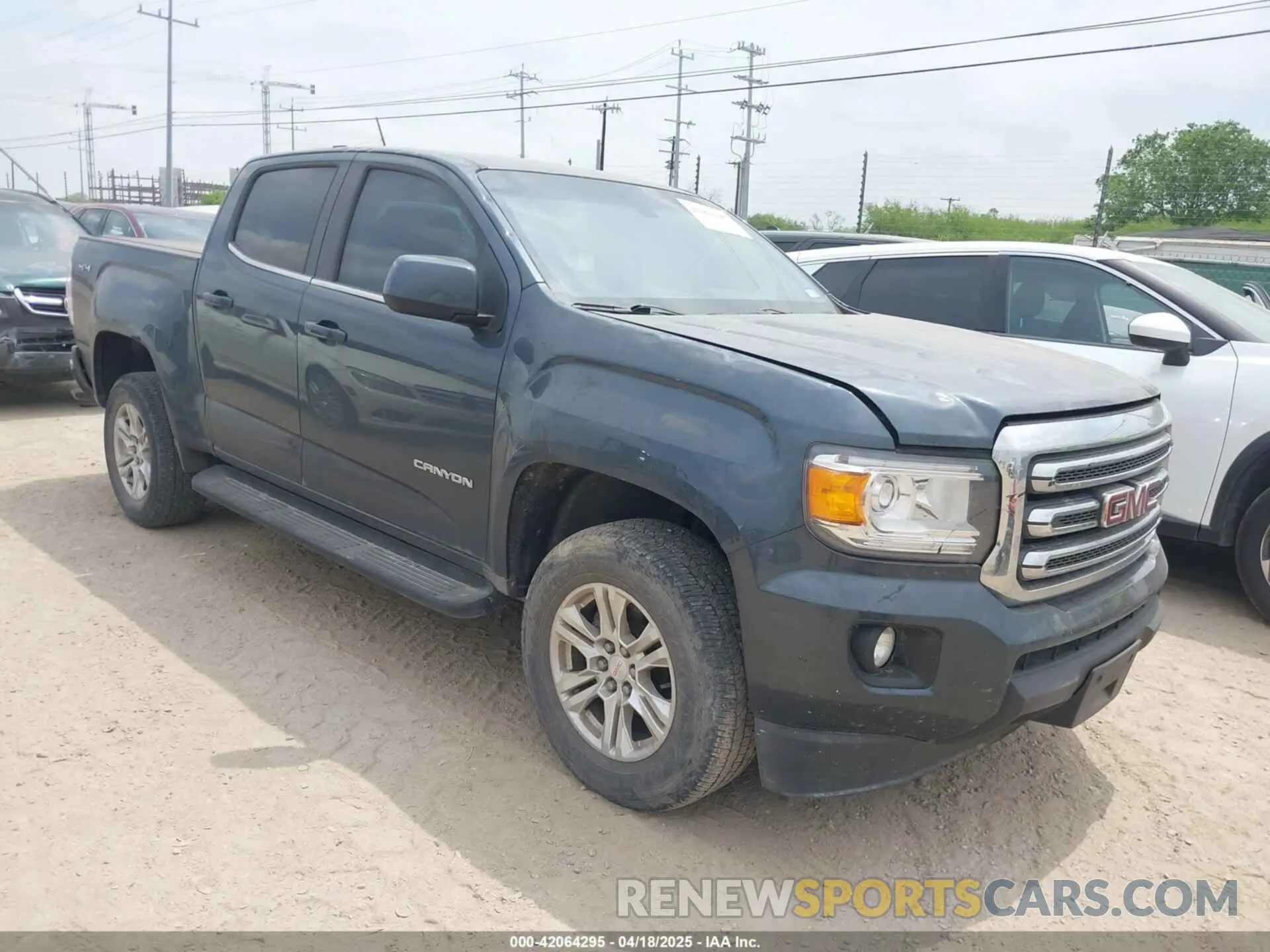 1 Photograph of a damaged car 1GTG6CENXK1261278 GMC CANYON 2019