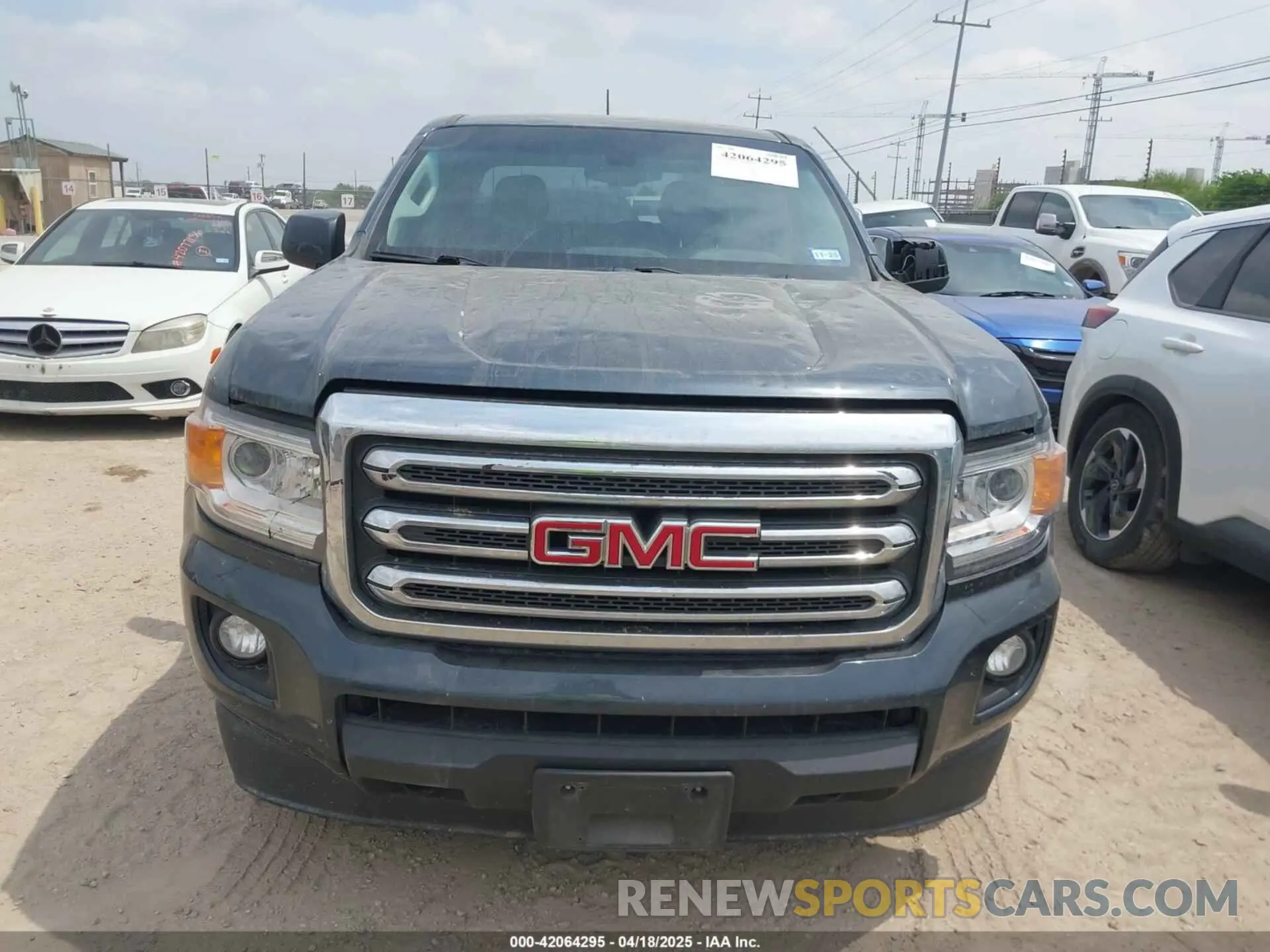 12 Photograph of a damaged car 1GTG6CENXK1261278 GMC CANYON 2019