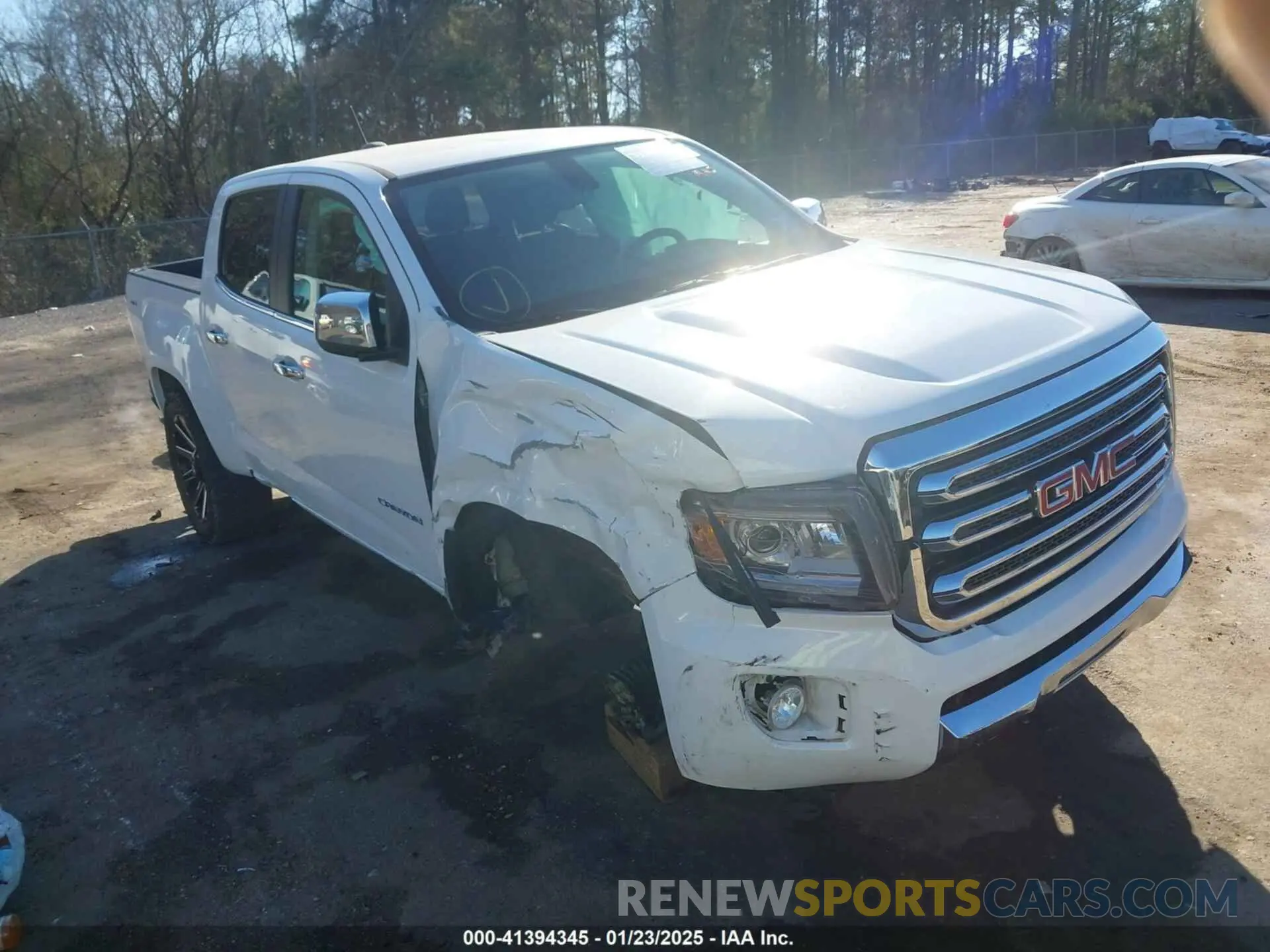 1 Photograph of a damaged car 1GTG6DEN8K1109070 GMC CANYON 2019