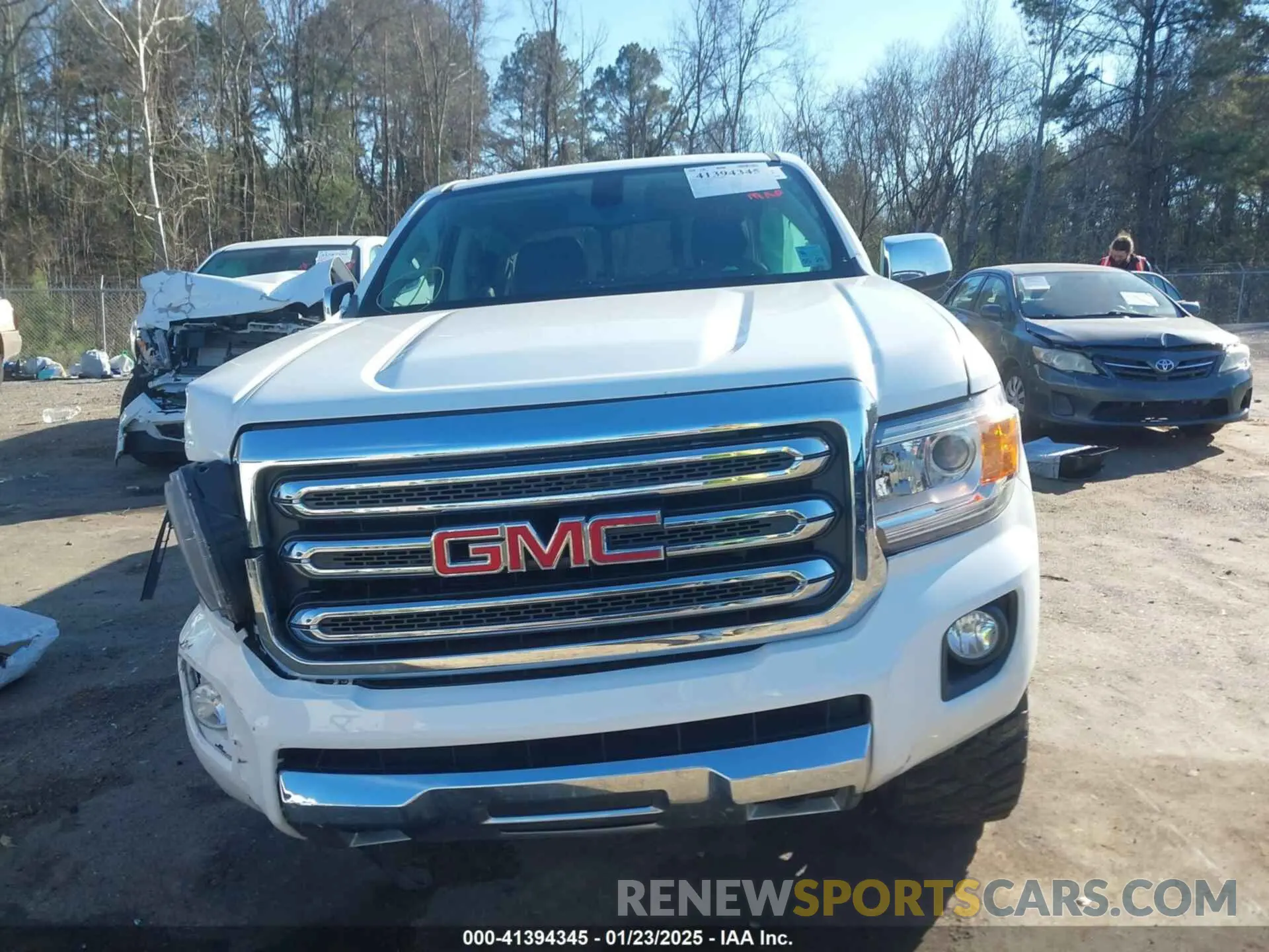 13 Photograph of a damaged car 1GTG6DEN8K1109070 GMC CANYON 2019