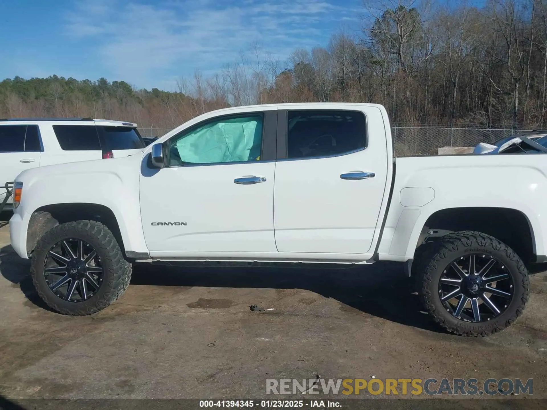 15 Photograph of a damaged car 1GTG6DEN8K1109070 GMC CANYON 2019