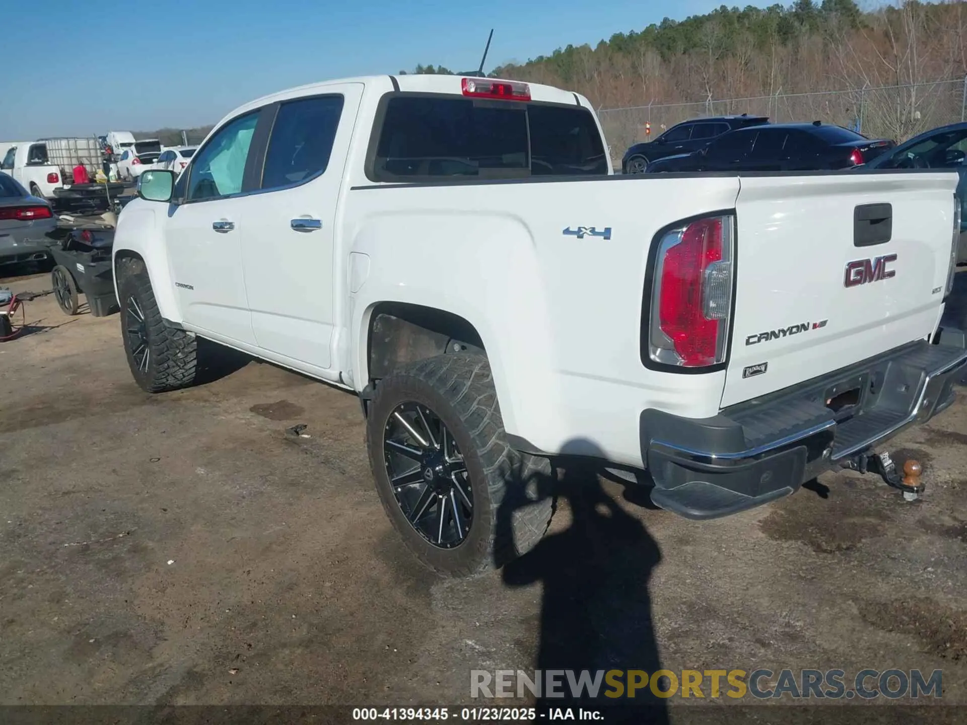 3 Photograph of a damaged car 1GTG6DEN8K1109070 GMC CANYON 2019