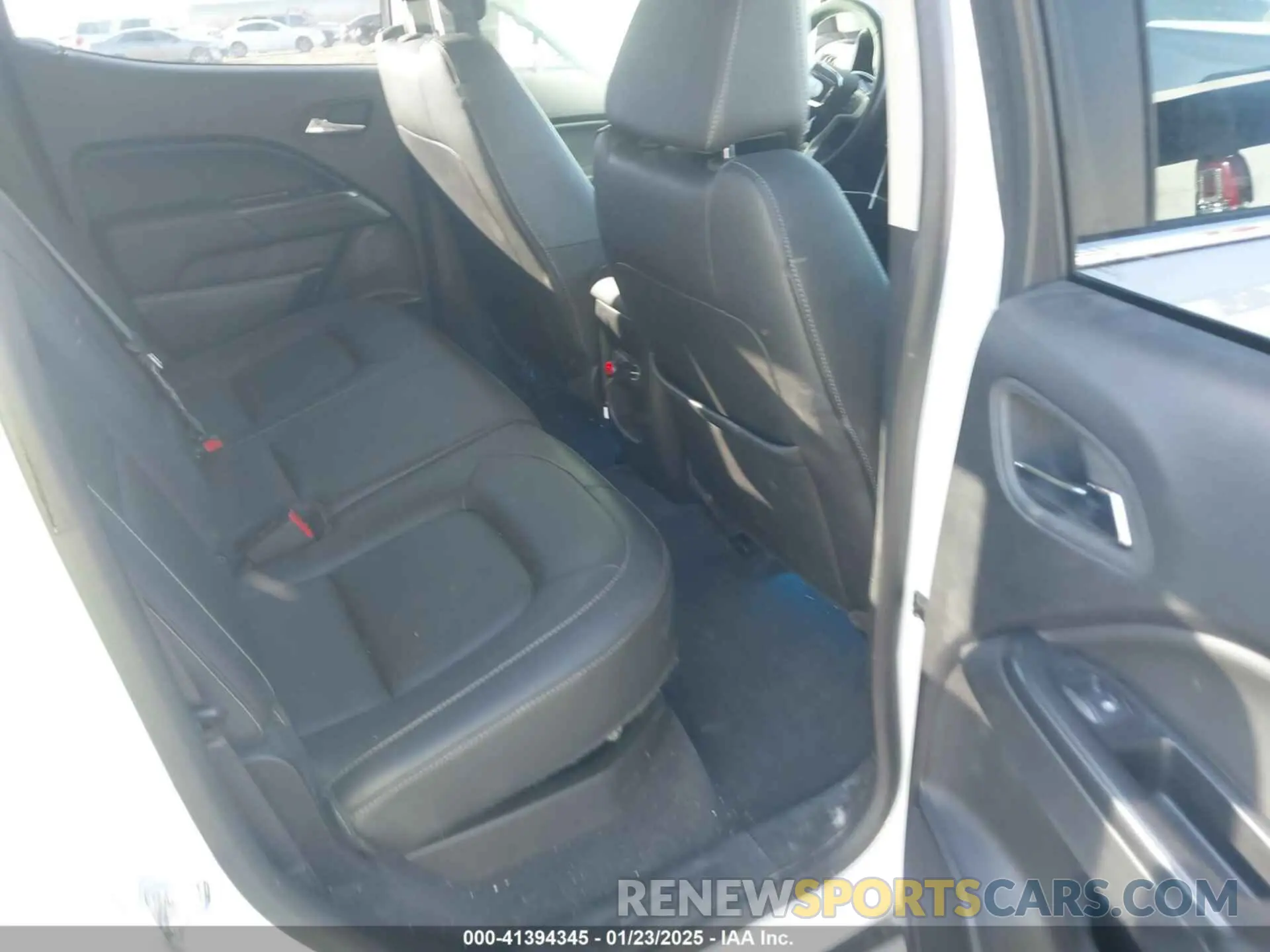 8 Photograph of a damaged car 1GTG6DEN8K1109070 GMC CANYON 2019