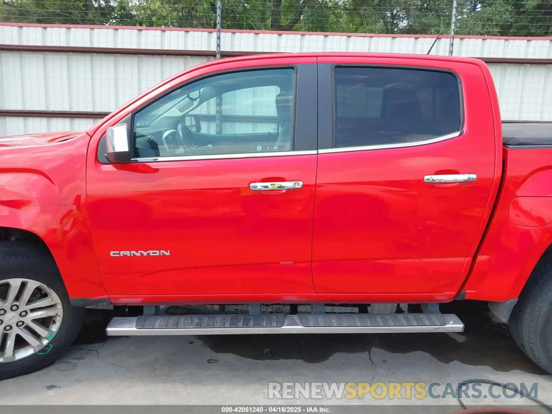 14 Photograph of a damaged car 1GTG6DEN9K1209534 GMC CANYON 2019