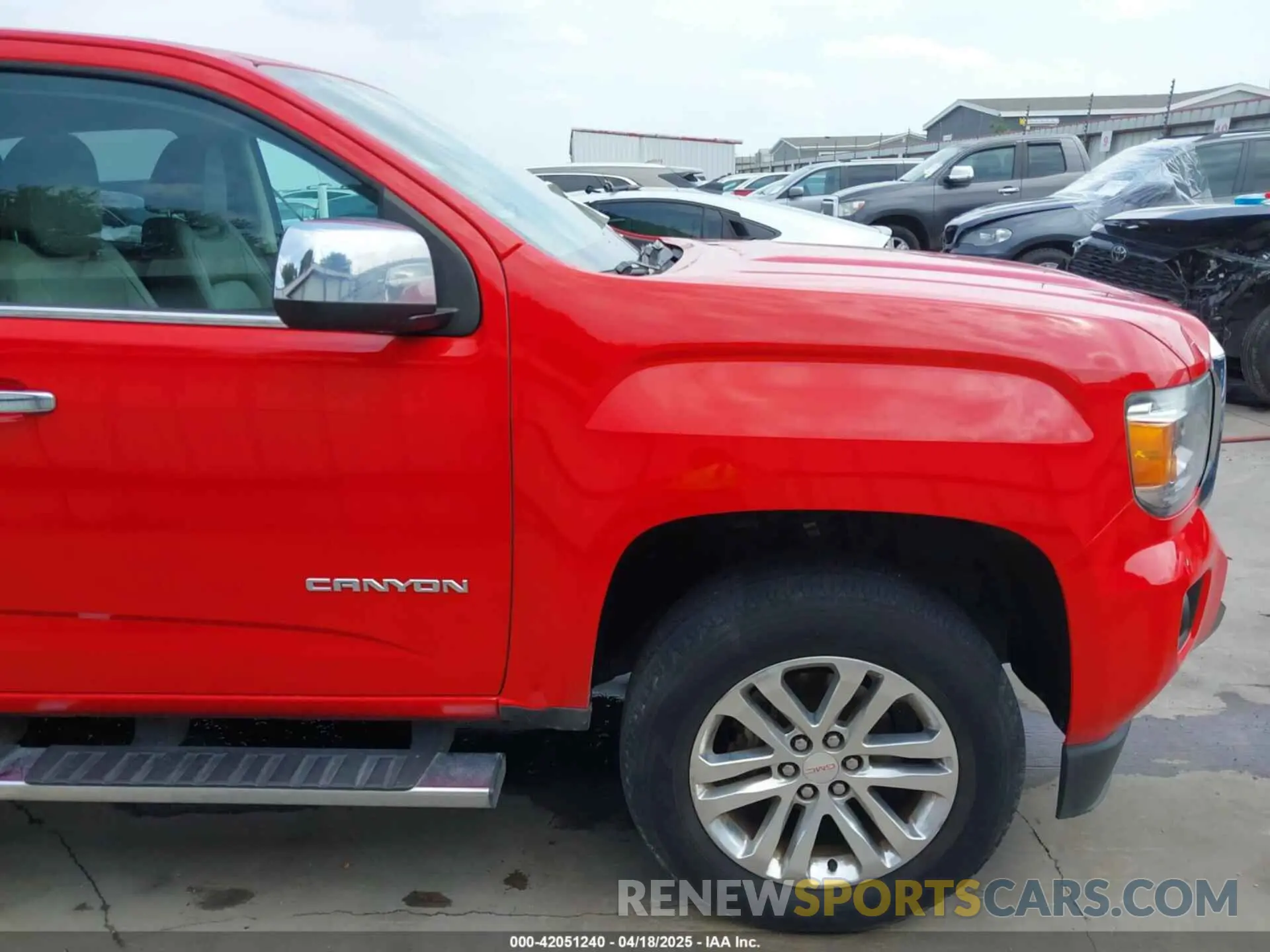 18 Photograph of a damaged car 1GTG6DEN9K1209534 GMC CANYON 2019