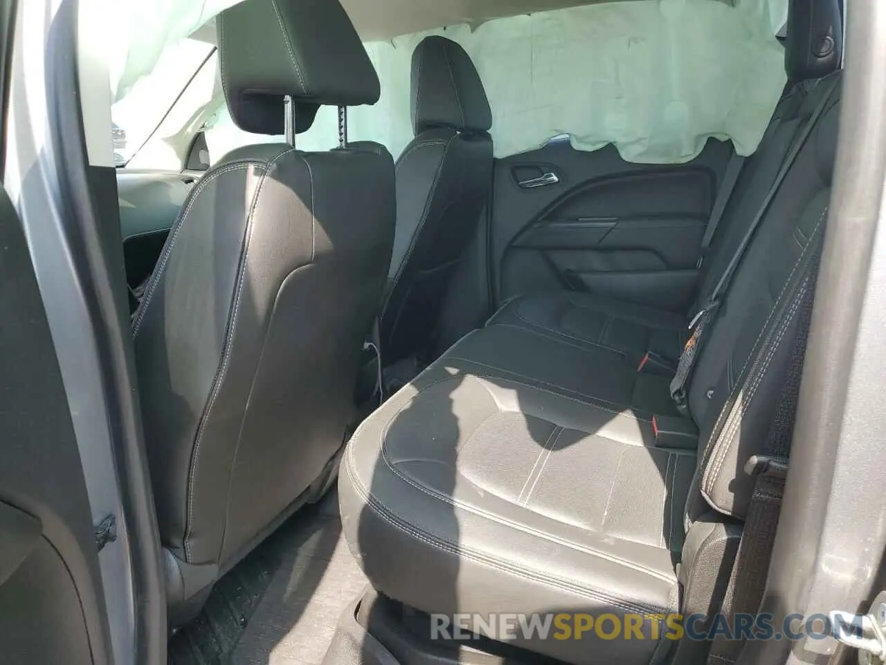 10 Photograph of a damaged car 1GTG6EEN1K1358882 GMC CANYON 2019