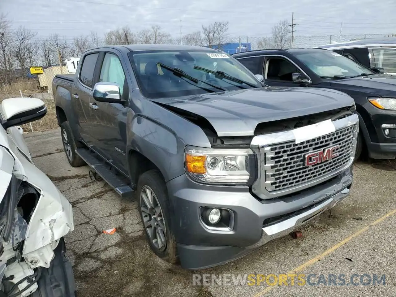 4 Photograph of a damaged car 1GTG6EEN1K1358882 GMC CANYON 2019