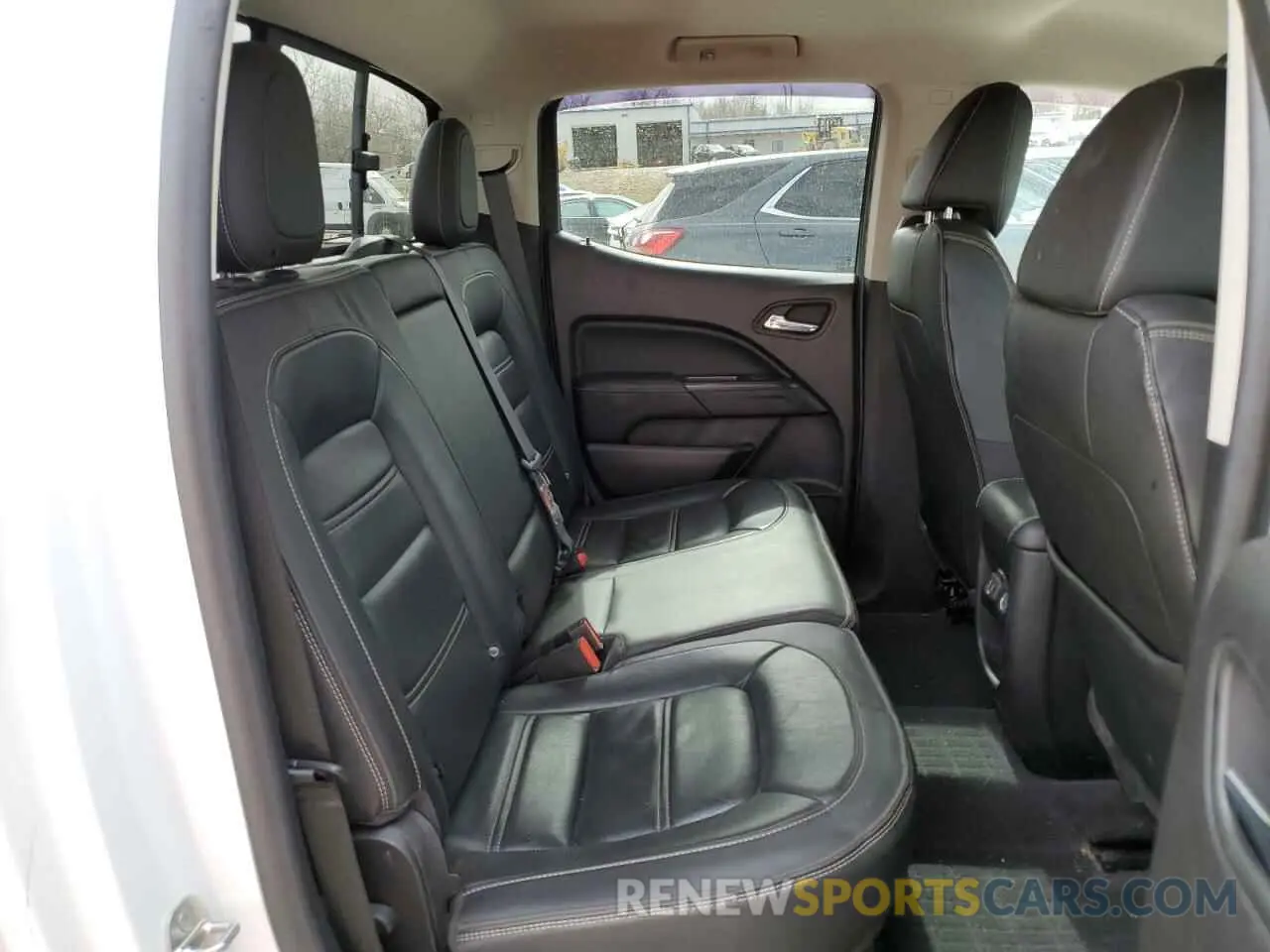 11 Photograph of a damaged car 1GTG6EENXK1173178 GMC CANYON 2019