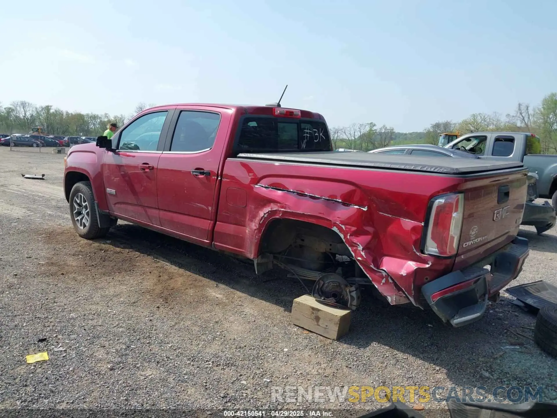 3 Фотография поврежденного автомобиля 1GTG6FEN1K1290802 GMC CANYON 2019