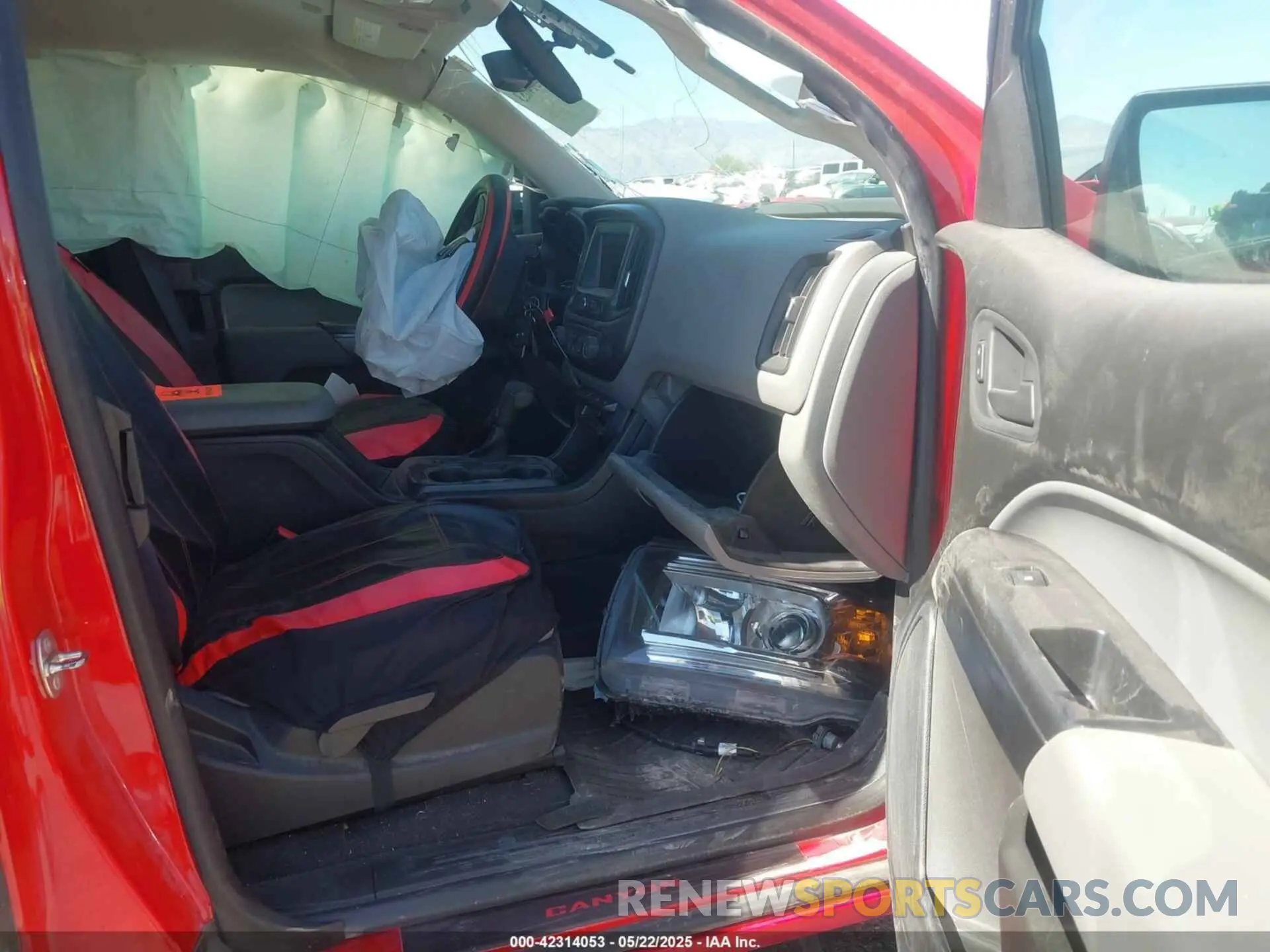 5 Photograph of a damaged car 1GTH6BEN7K1204583 GMC CANYON 2019