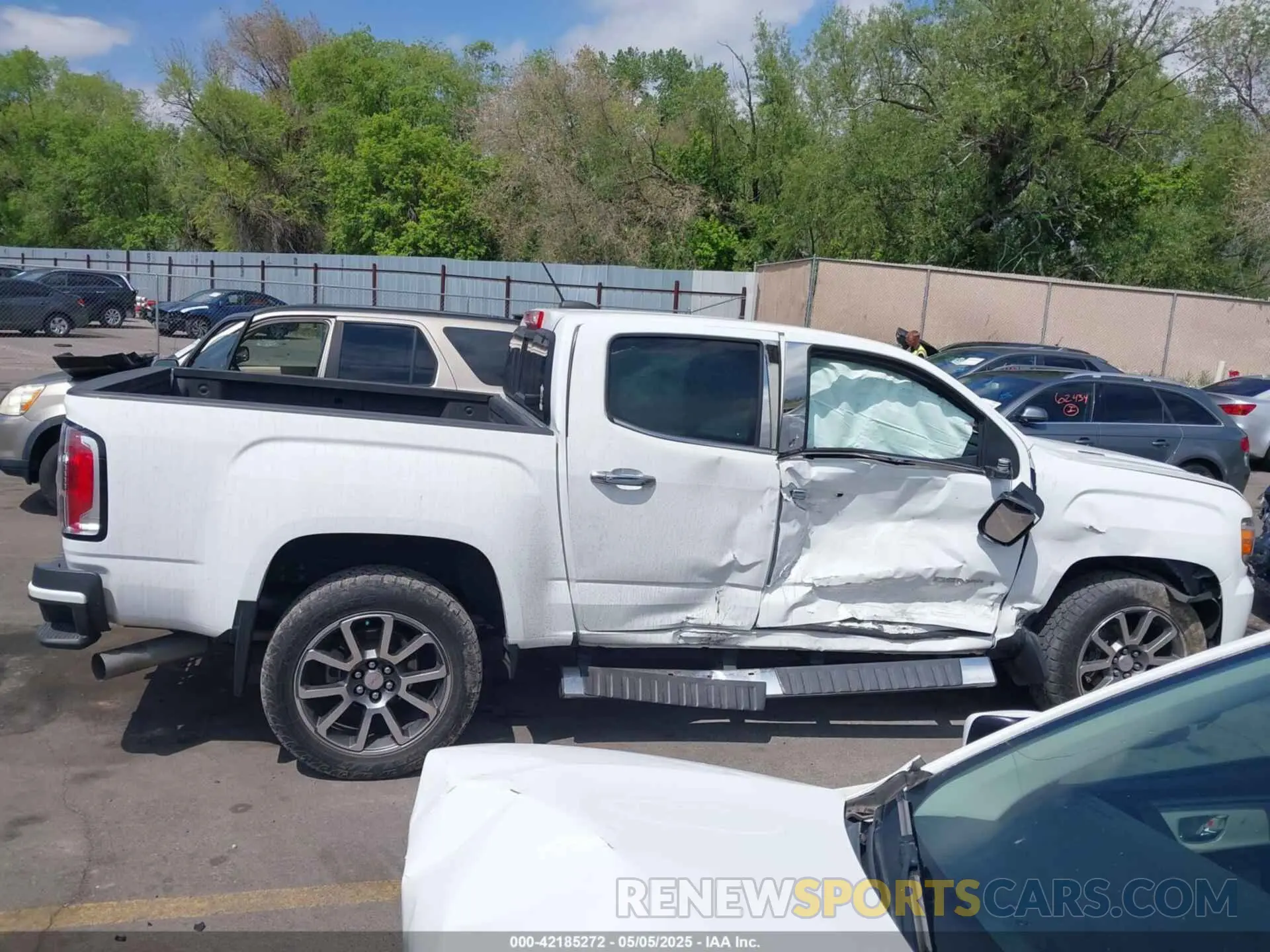 13 Photograph of a damaged car 1GTP6EE17K1197872 GMC CANYON 2019