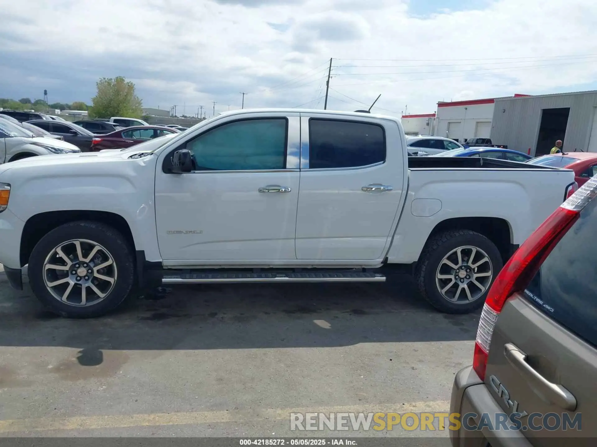 14 Photograph of a damaged car 1GTP6EE17K1197872 GMC CANYON 2019