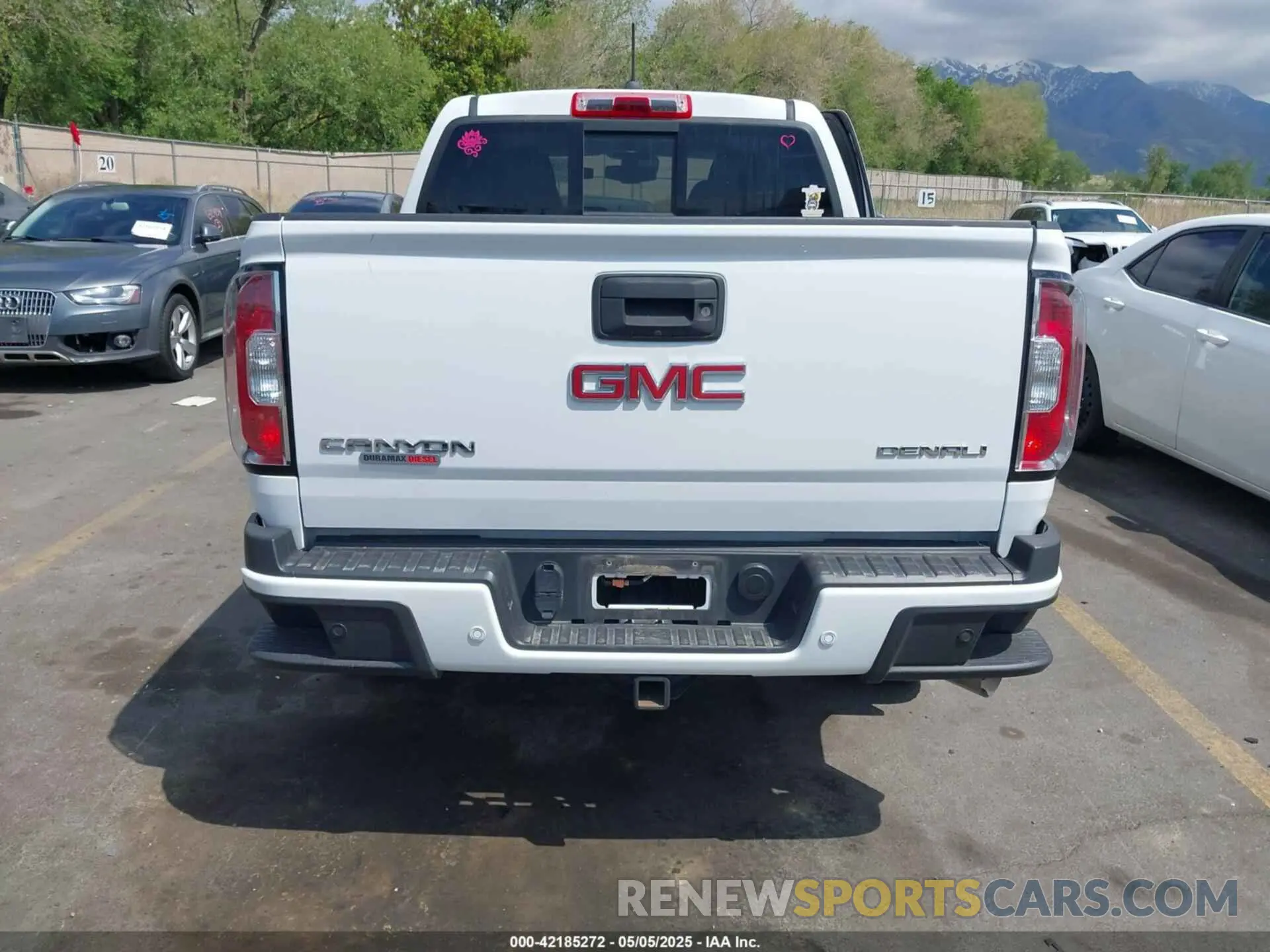 16 Photograph of a damaged car 1GTP6EE17K1197872 GMC CANYON 2019