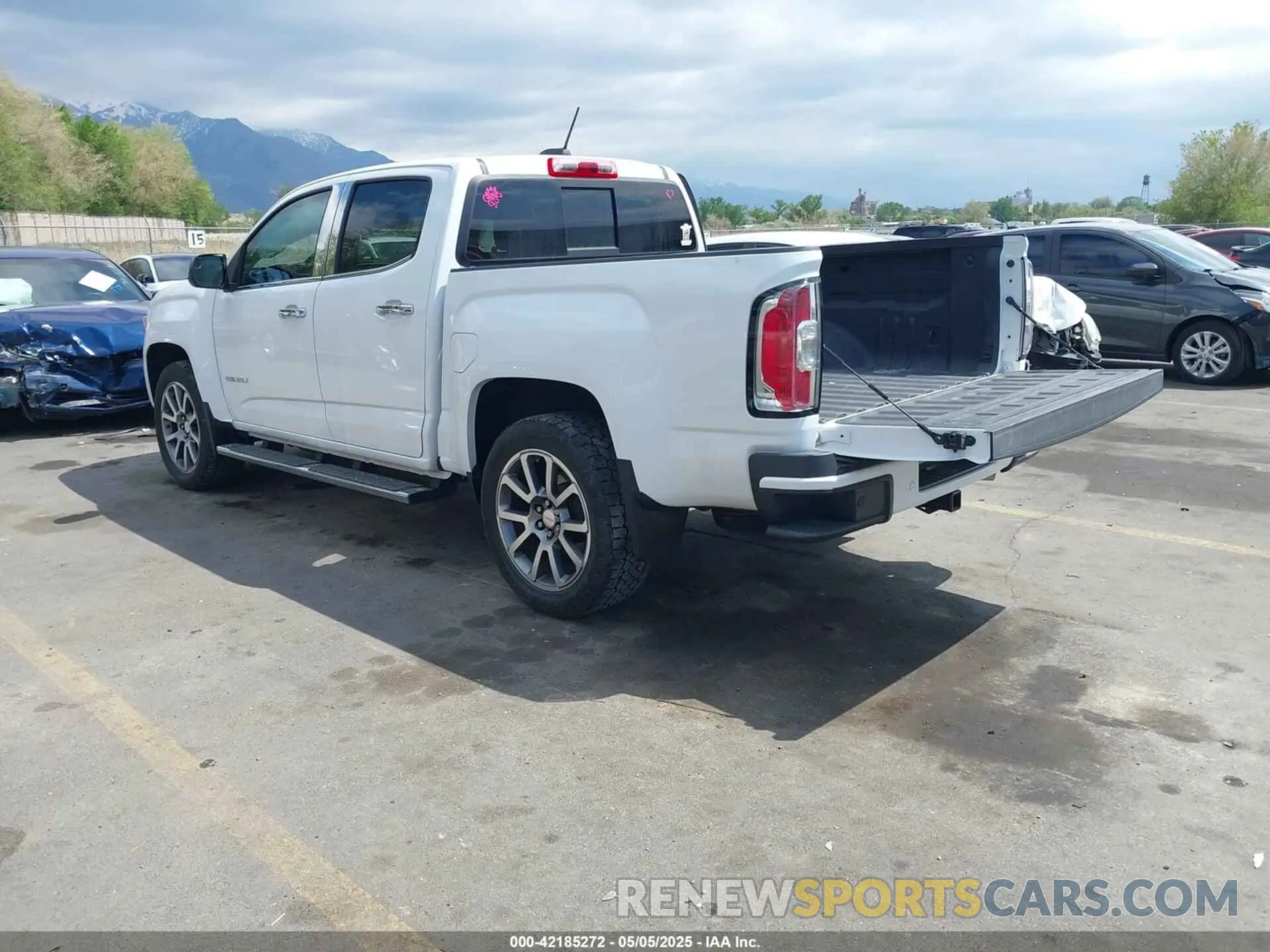 3 Photograph of a damaged car 1GTP6EE17K1197872 GMC CANYON 2019
