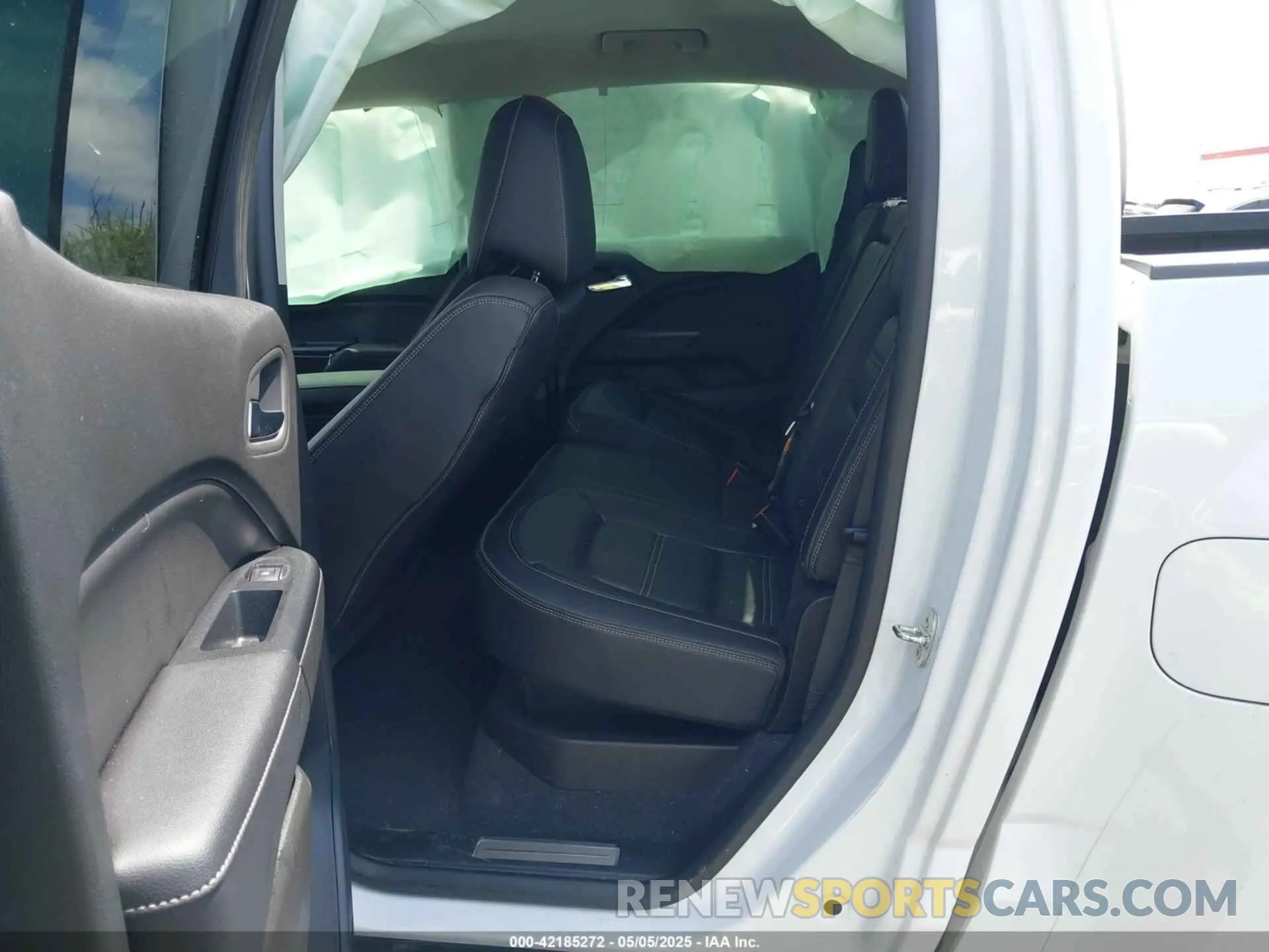 8 Photograph of a damaged car 1GTP6EE17K1197872 GMC CANYON 2019