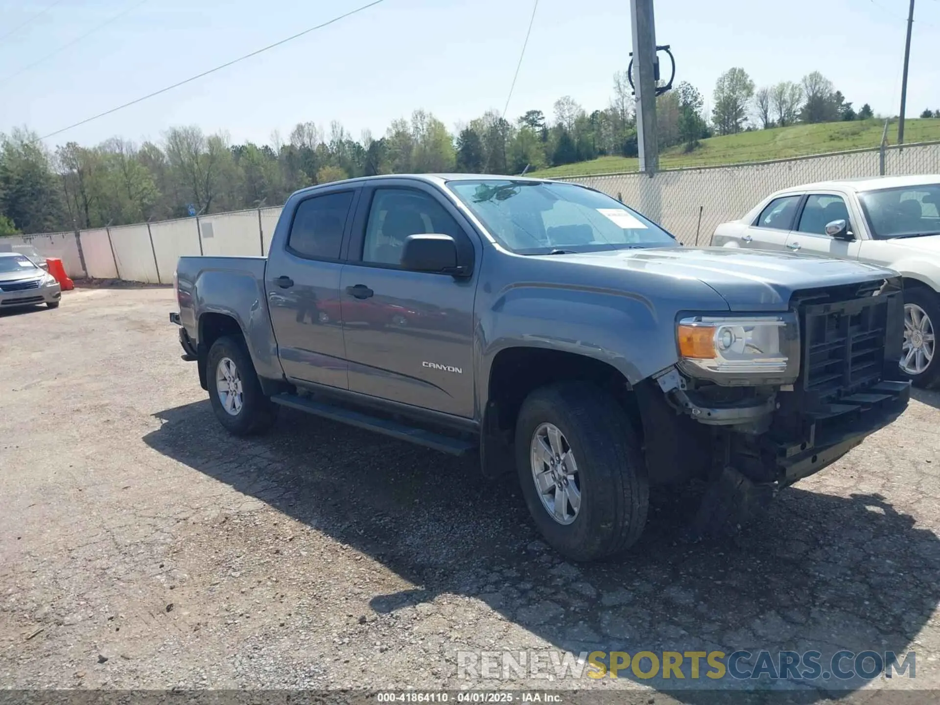 1 Photograph of a damaged car 1GTG5BEA0L1121378 GMC CANYON 2020