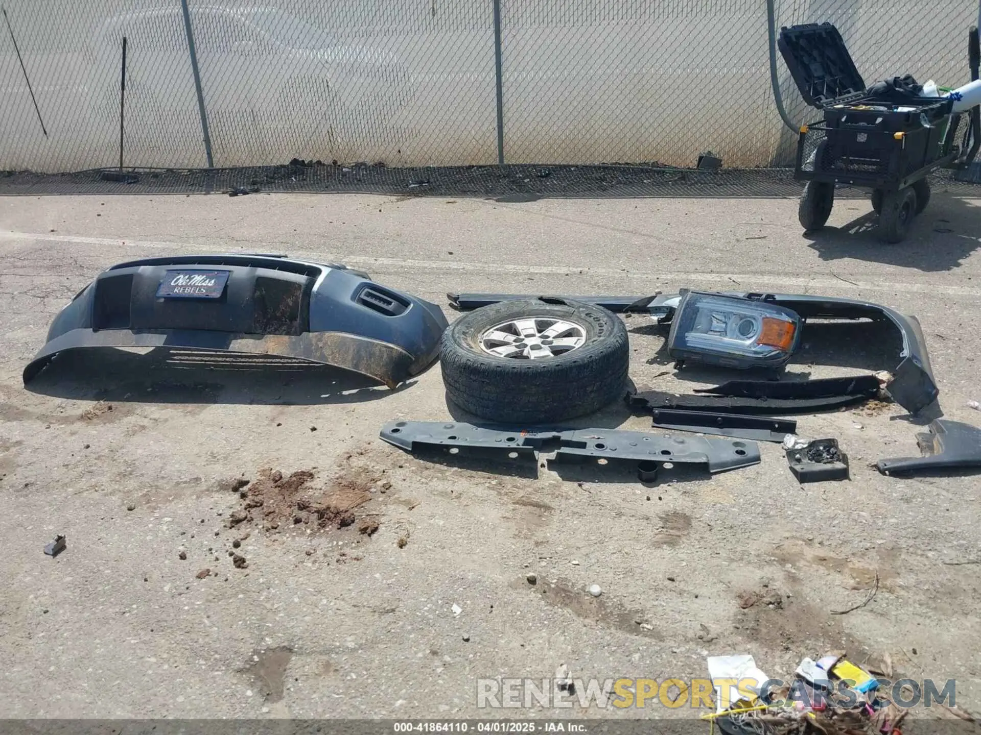 12 Photograph of a damaged car 1GTG5BEA0L1121378 GMC CANYON 2020