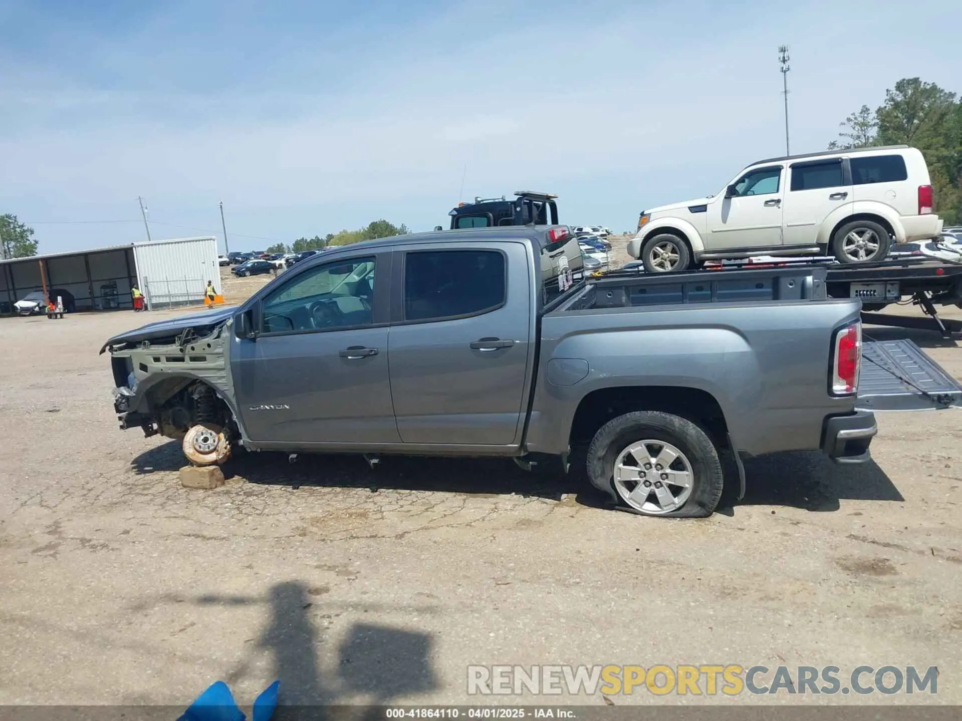 15 Photograph of a damaged car 1GTG5BEA0L1121378 GMC CANYON 2020