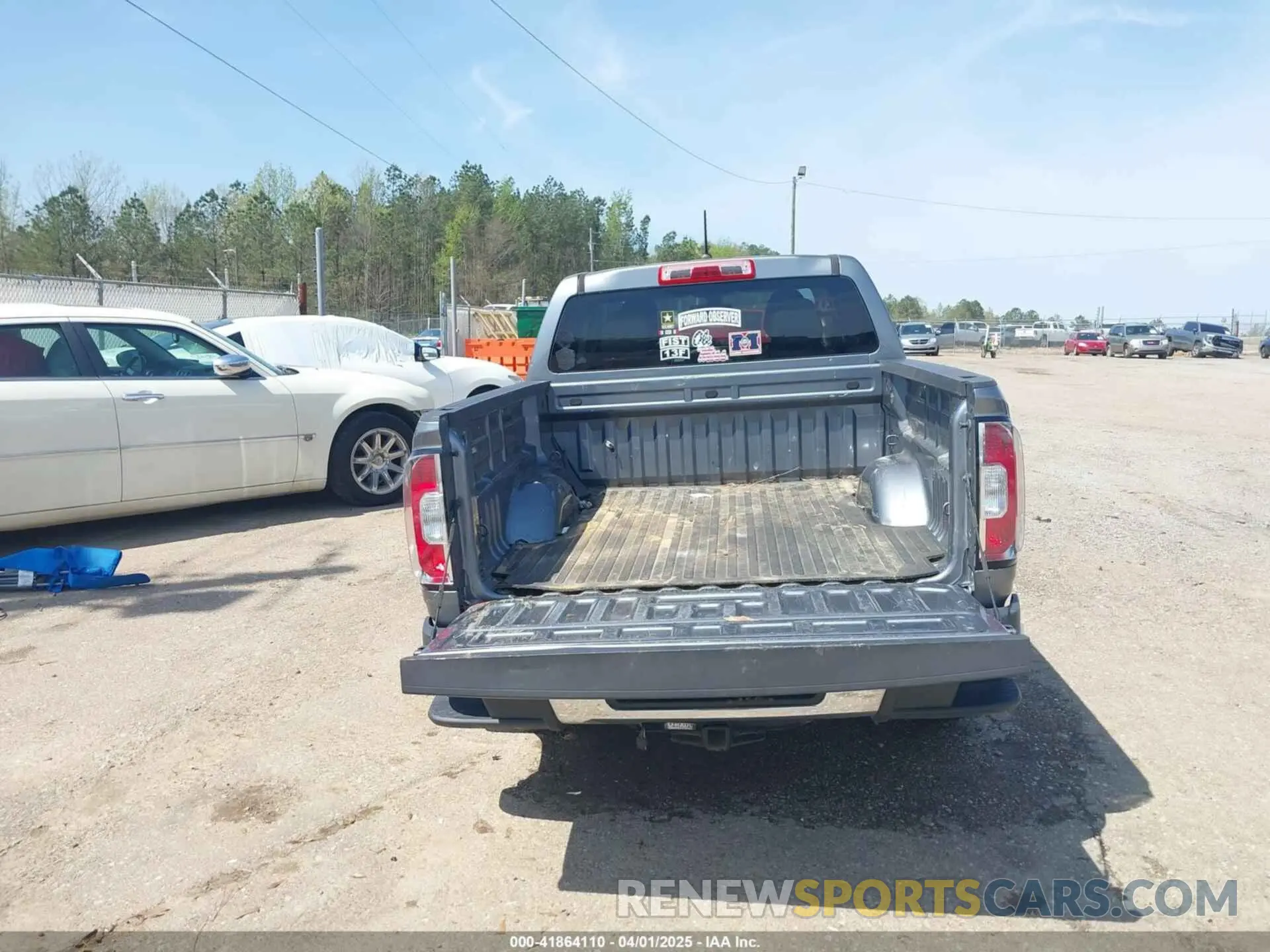 17 Photograph of a damaged car 1GTG5BEA0L1121378 GMC CANYON 2020
