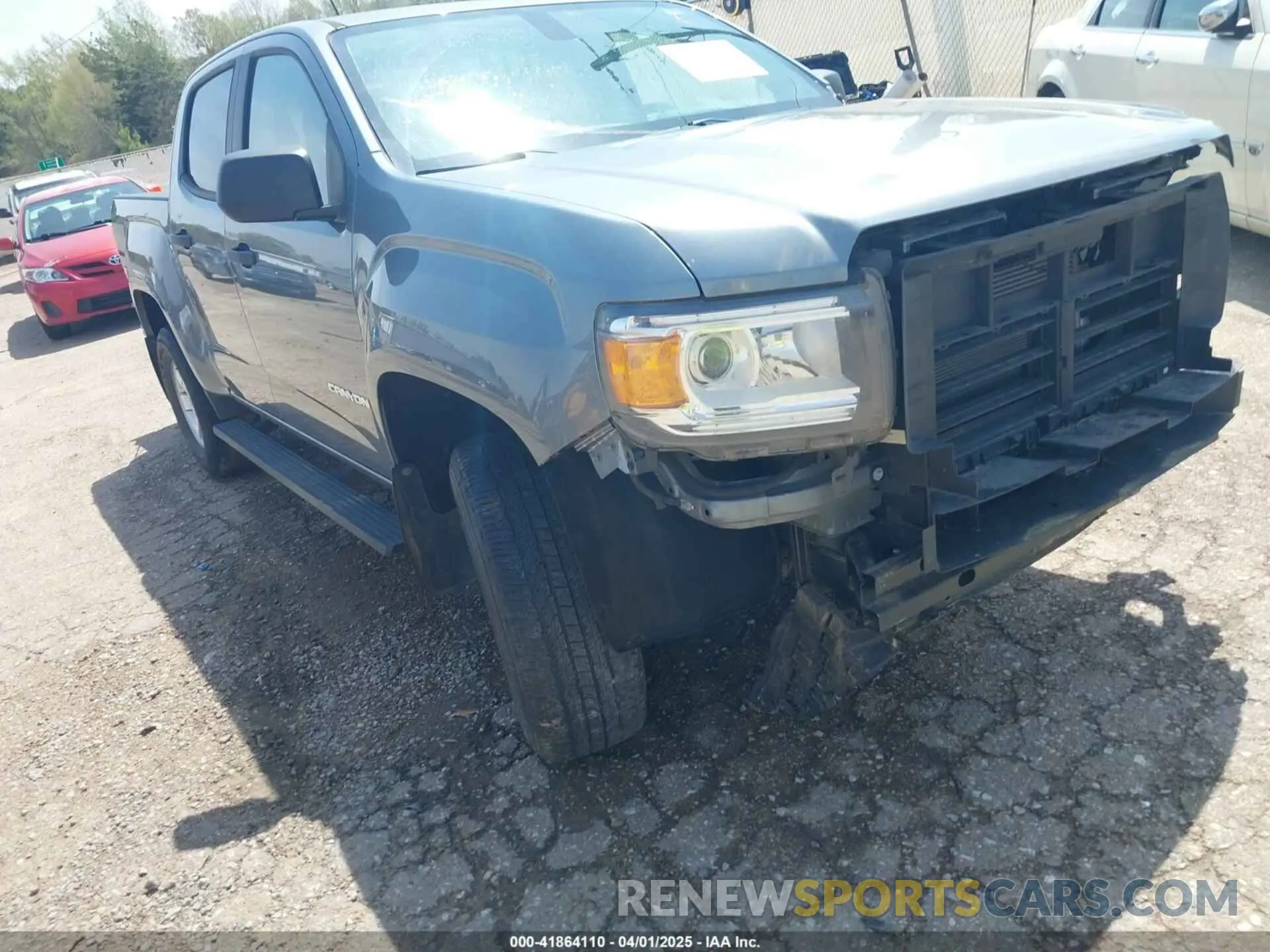 19 Photograph of a damaged car 1GTG5BEA0L1121378 GMC CANYON 2020
