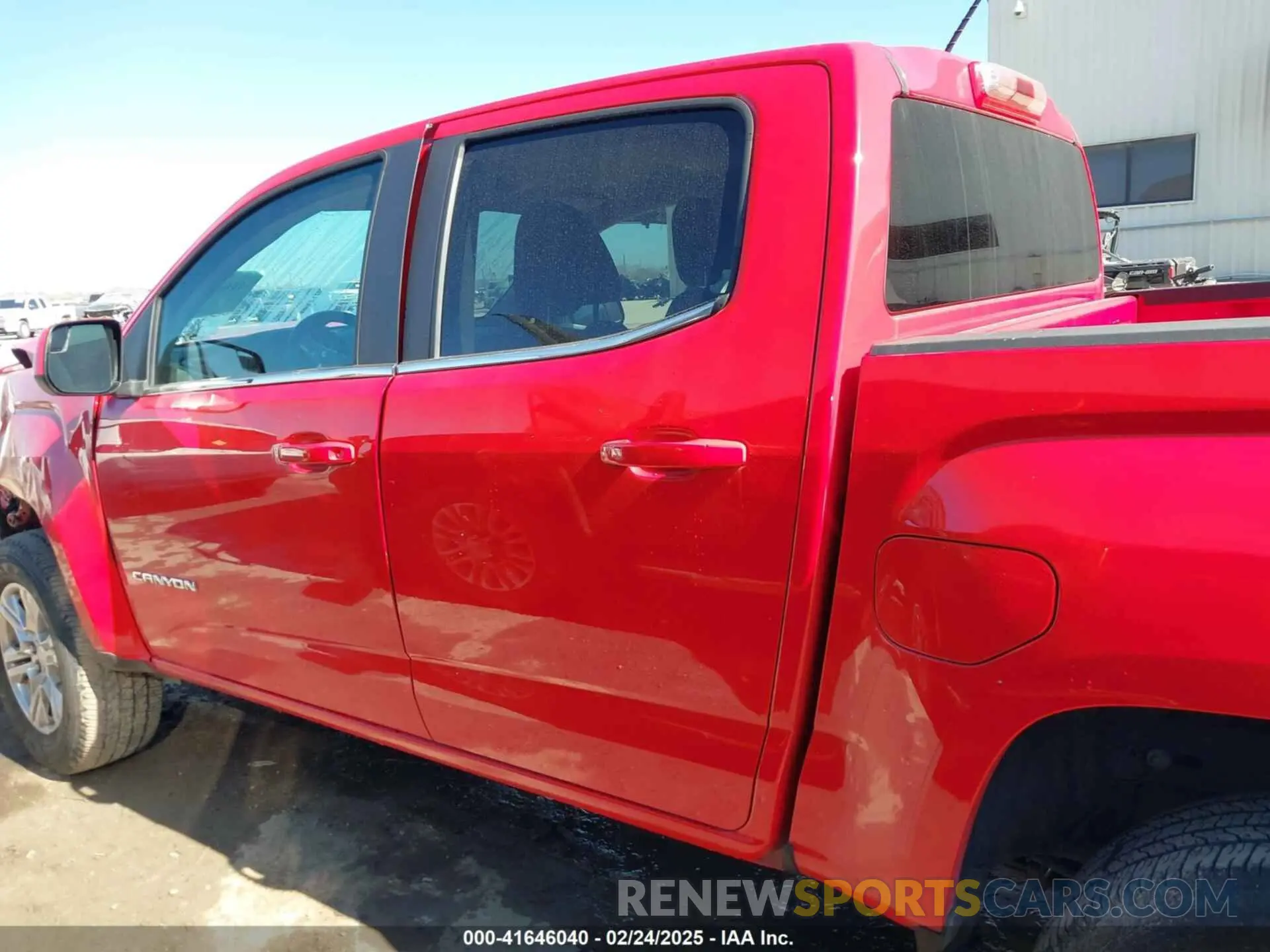 15 Photograph of a damaged car 1GTG5CEN5L1120042 GMC CANYON 2020