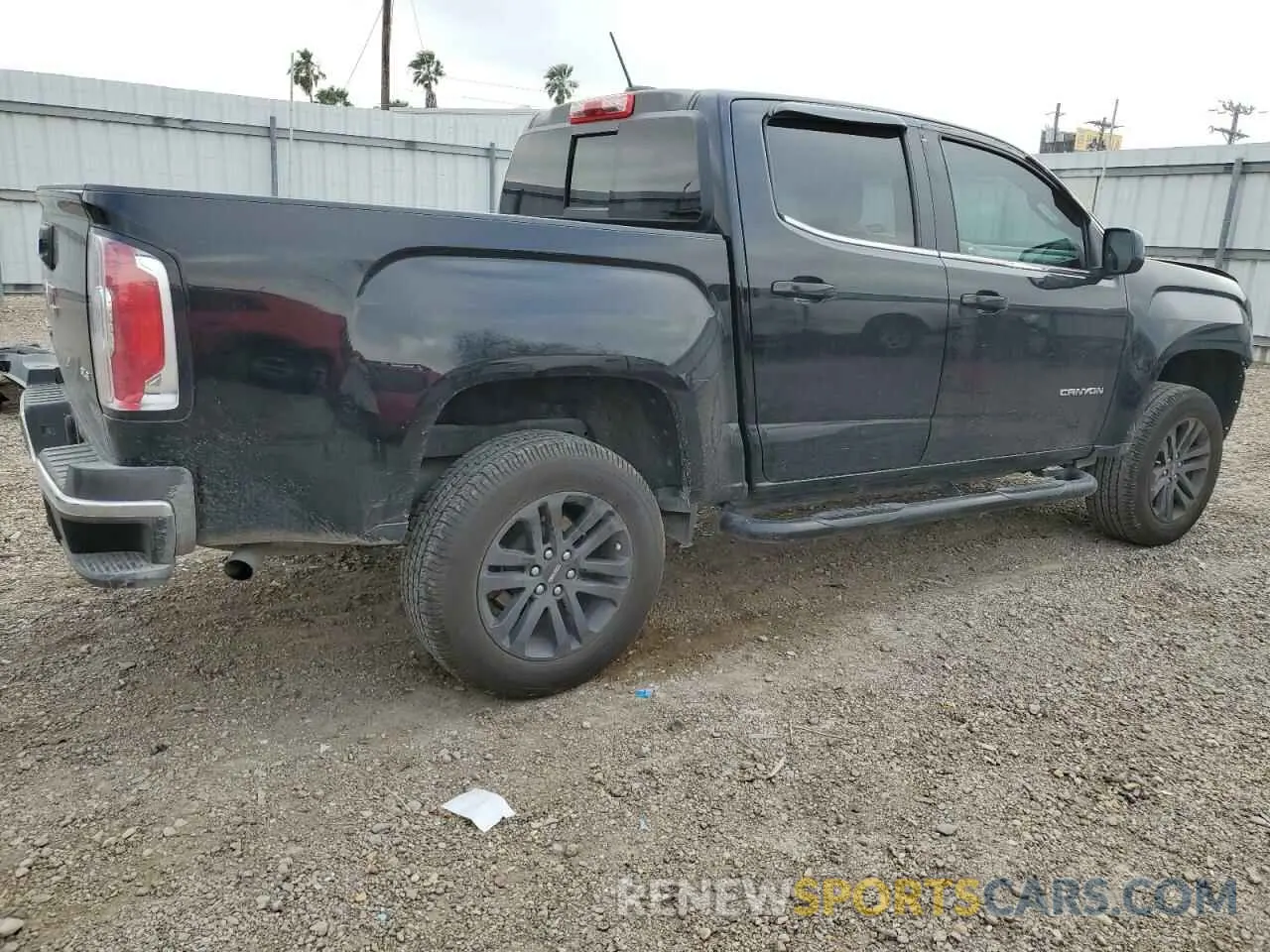 3 Photograph of a damaged car 1GTG5CENXL1247286 GMC CANYON 2020